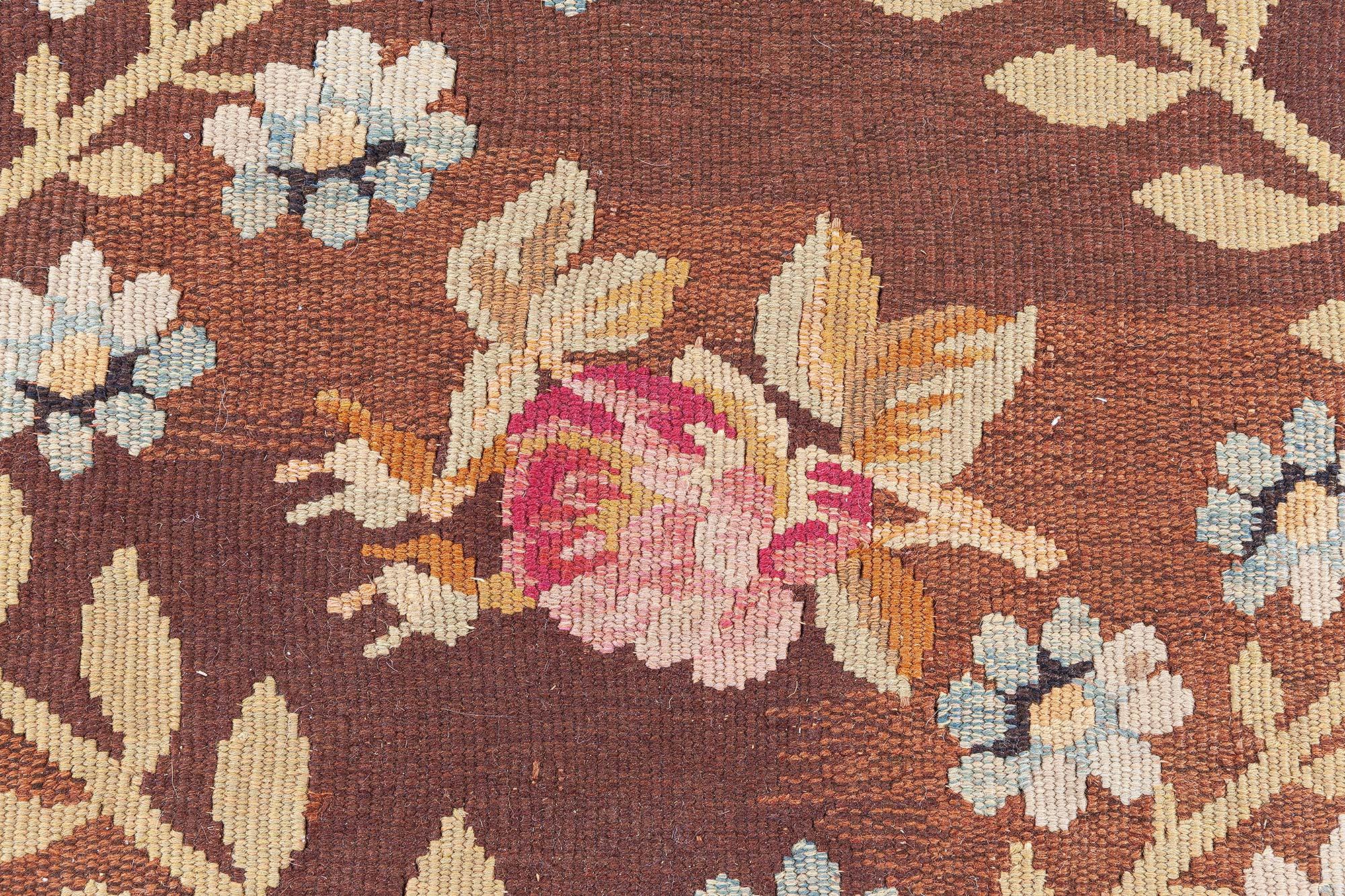 Noué à la main Doris Leslie Blau Antique French Aubusson Brown Botanic Tapis de laine fait main en vente