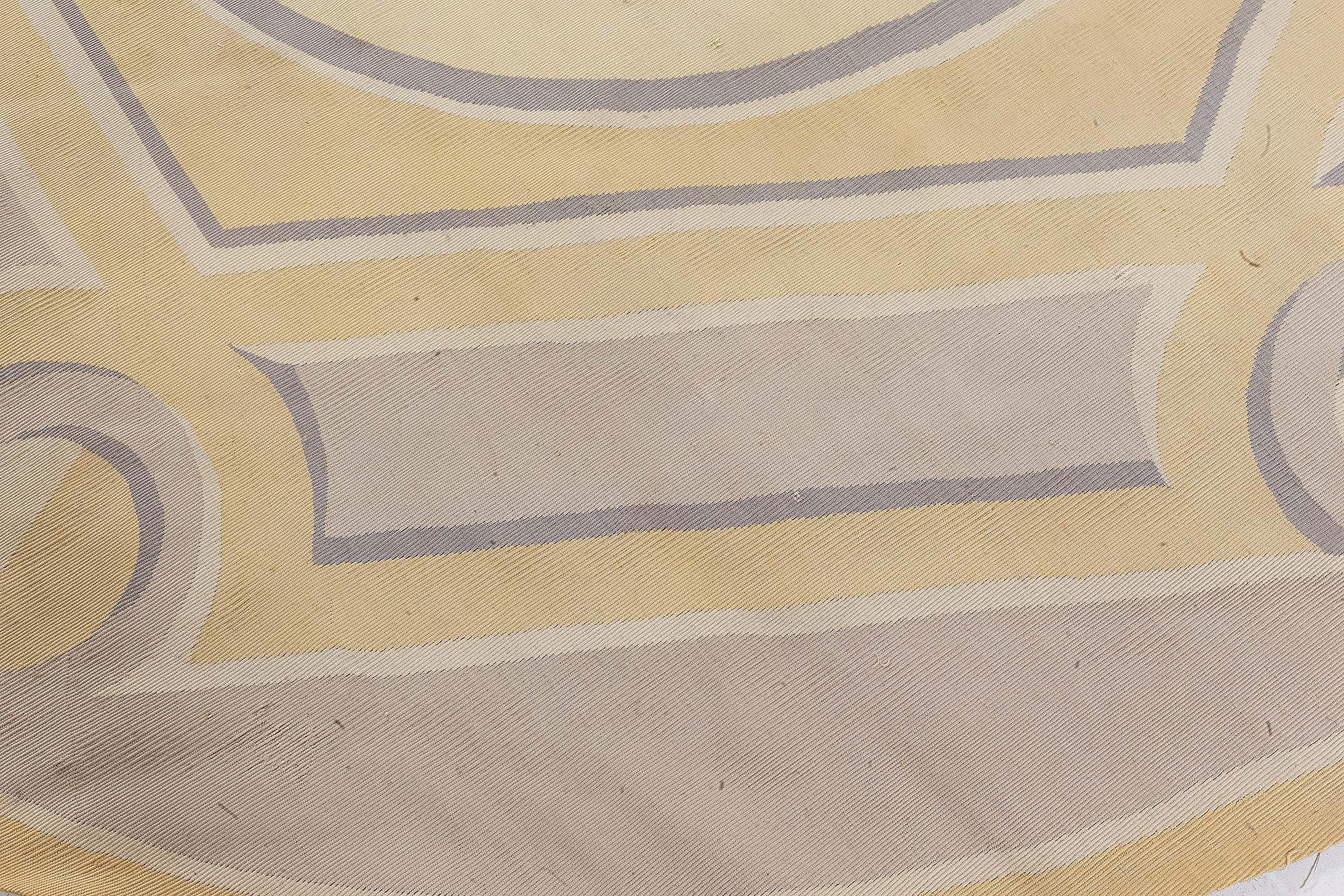 Doris Leslie Blauer antiker französischer Aubusson-Teppich im Aubusson-Stil, Andre Arbus zugeschrieben (Französisch) im Angebot