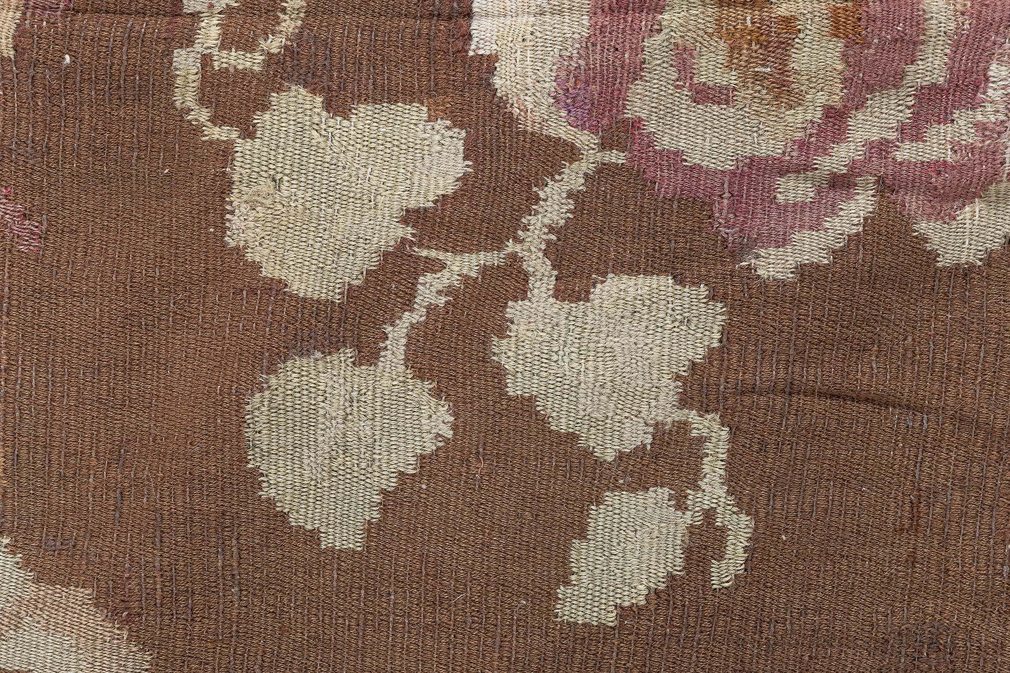 Tapis d'Aubusson français ancien
Taille : 6'3