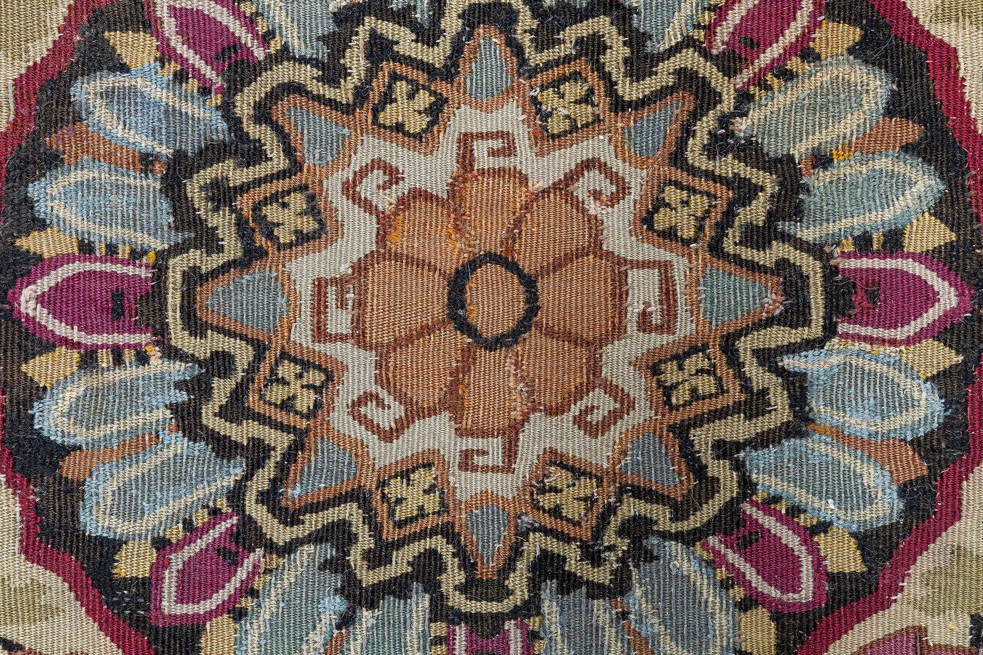 Alfombra Aubusson Antique French
Tamaño: 408 × 447 cm (13'5