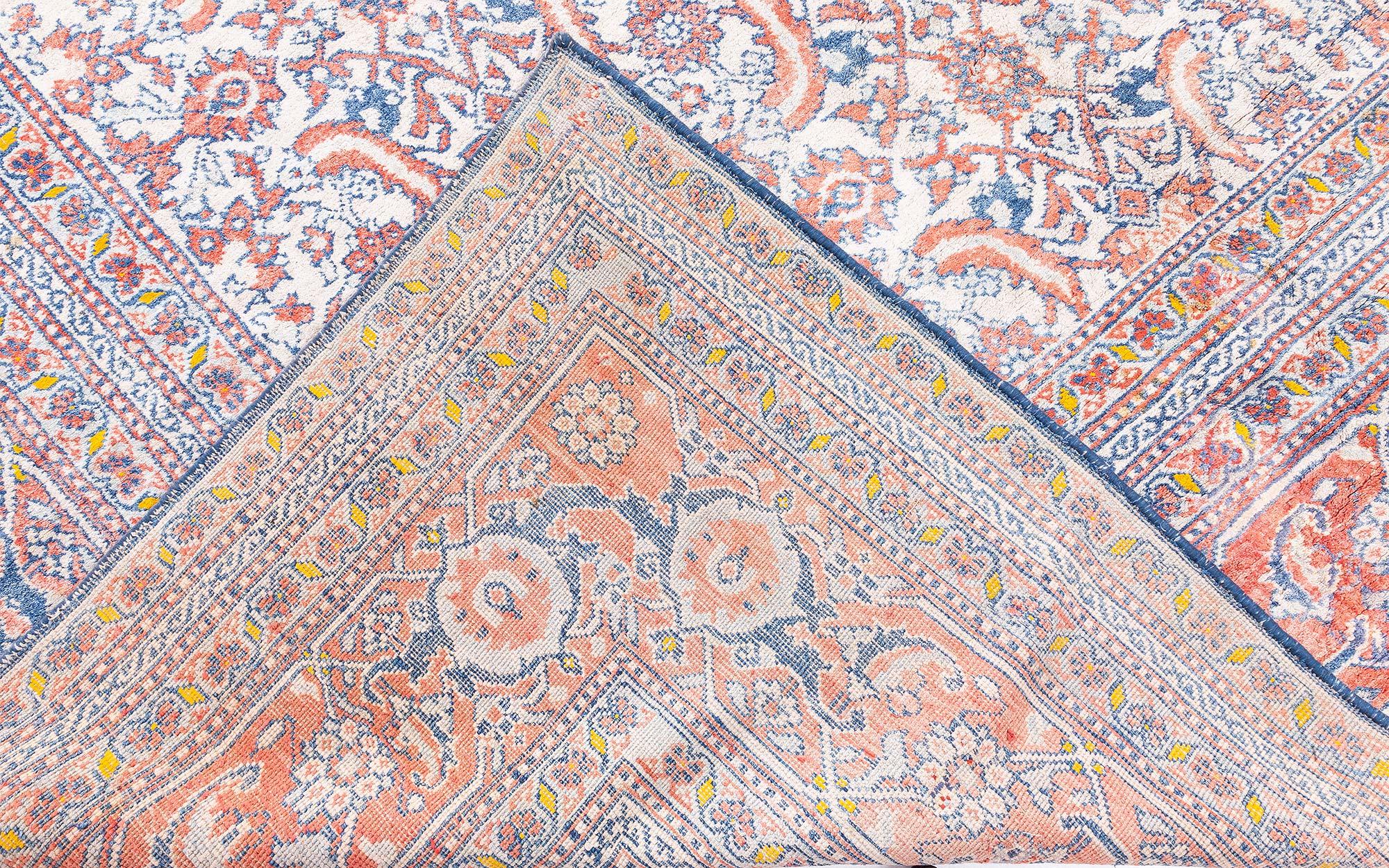 Doris Leslie Blauer antiker indischer Agra handgefertigter Teppich aus Wolle im Angebot 4