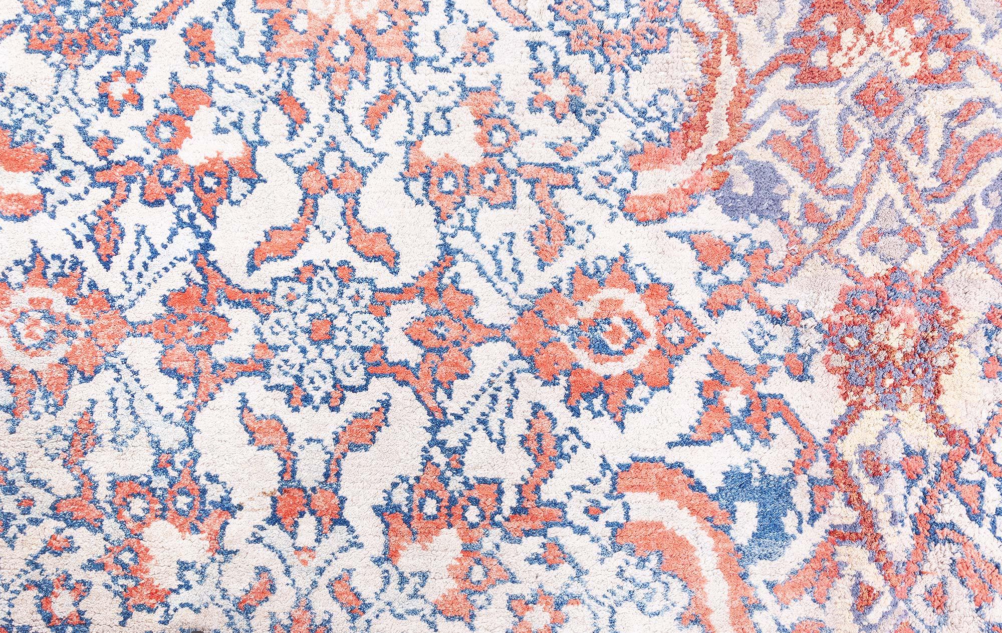 Doris Leslie Blauer antiker indischer Agra handgefertigter Teppich aus Wolle (Indisch) im Angebot