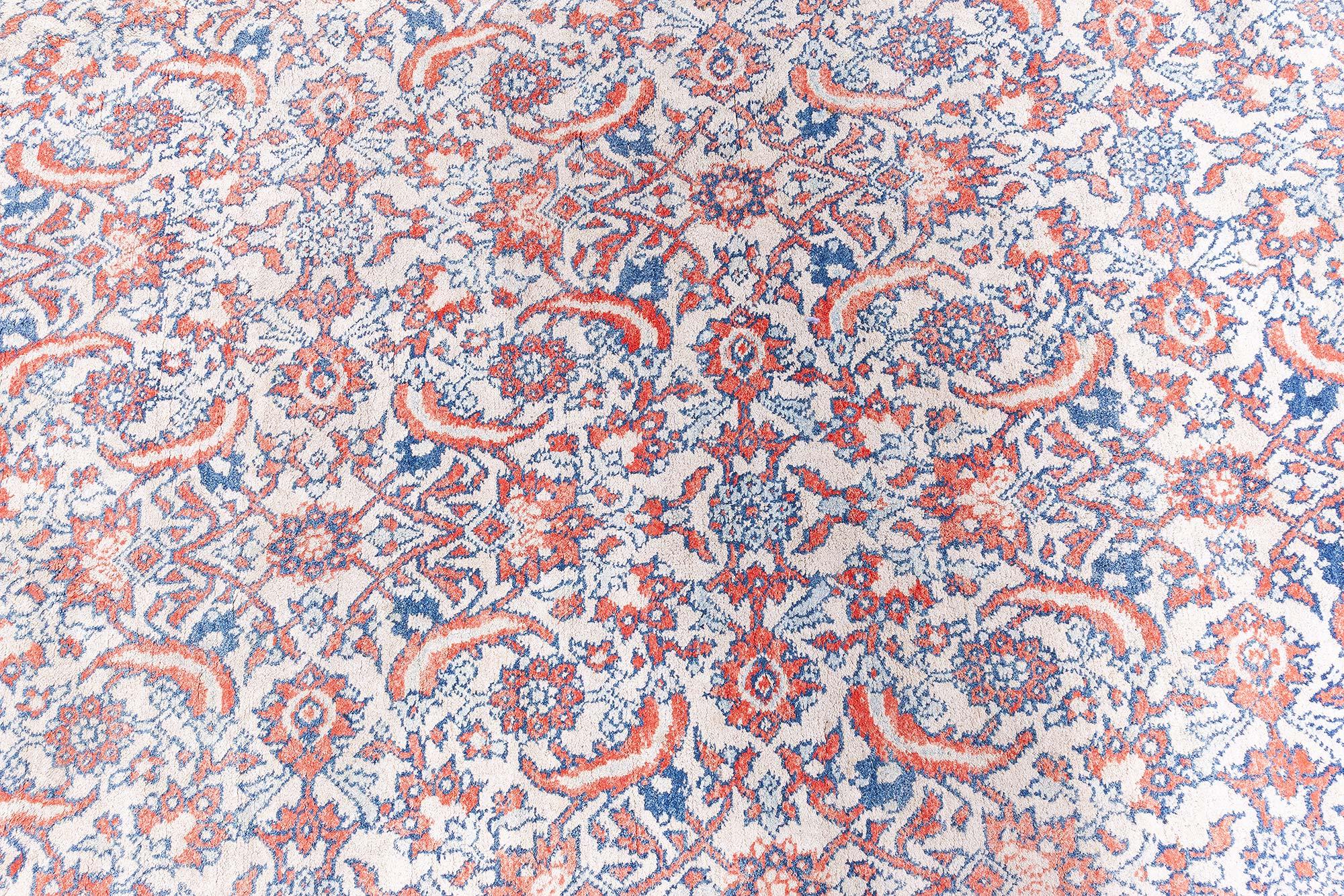 Doris Leslie Blauer antiker indischer Agra handgefertigter Teppich aus Wolle im Angebot 1