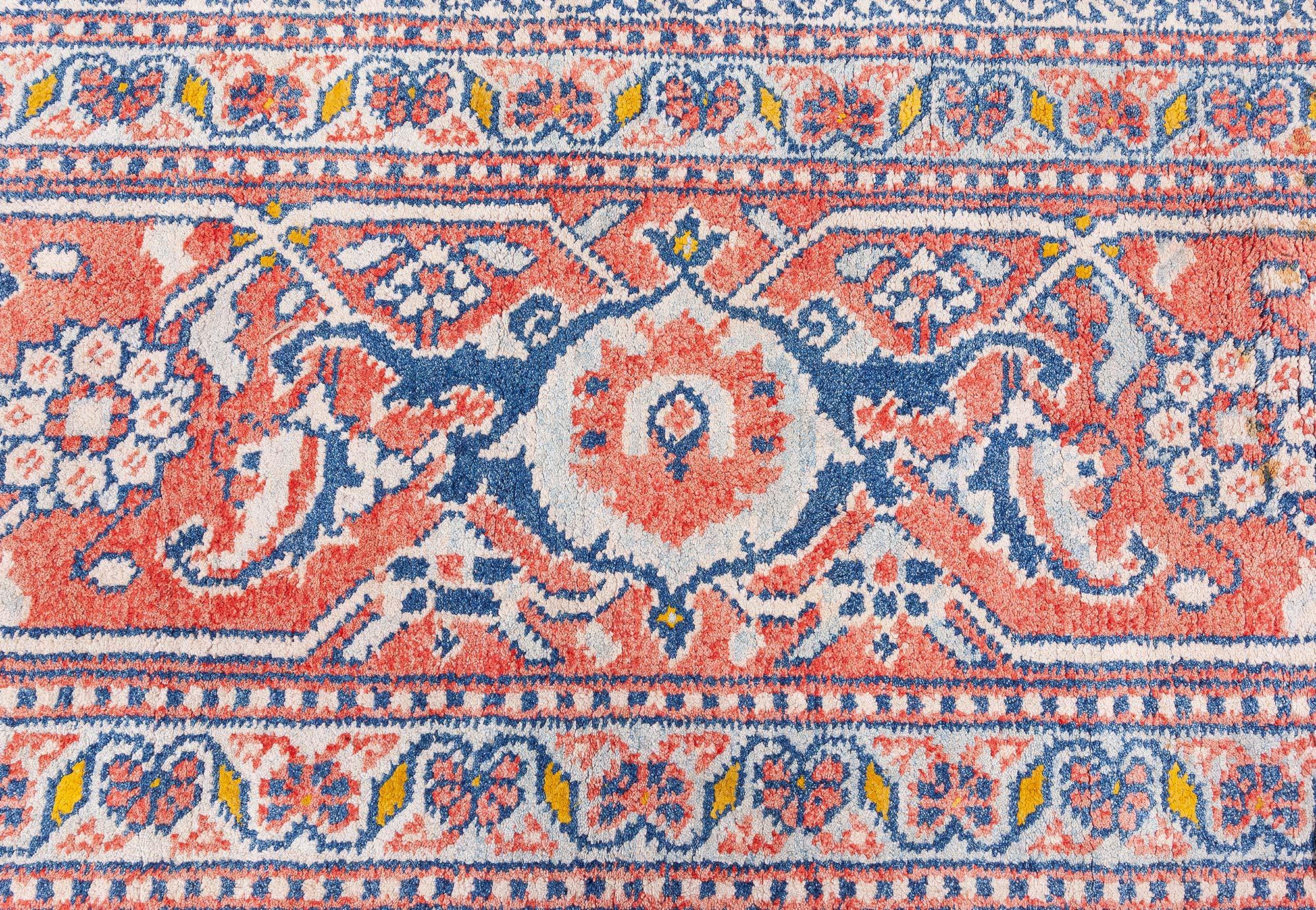 Doris Leslie Blauer antiker indischer Agra handgefertigter Teppich aus Wolle im Angebot 2