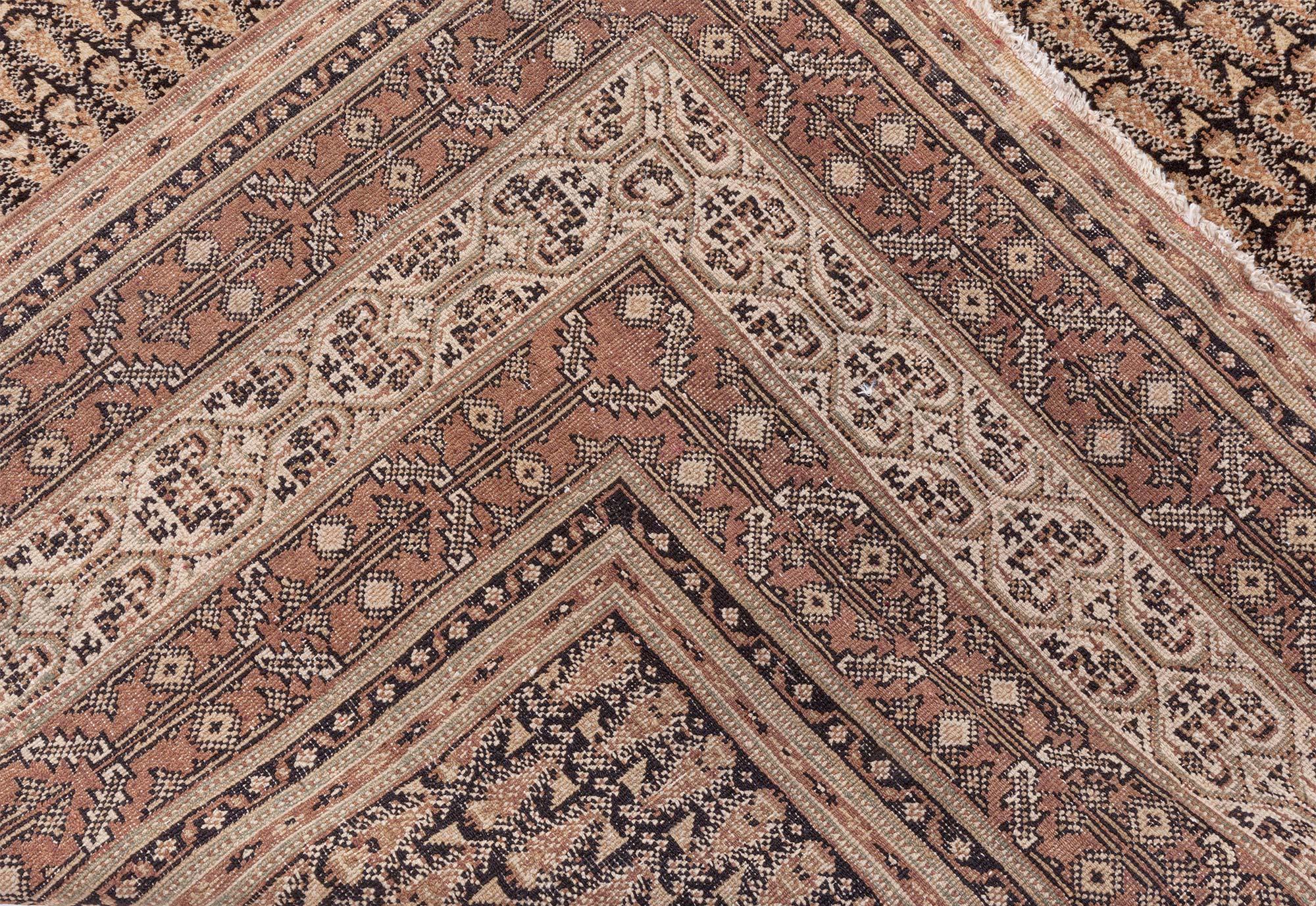 Doris Leslie Blauer antiker indischer Agra handgefertigter Teppich aus Wolle im Angebot 4
