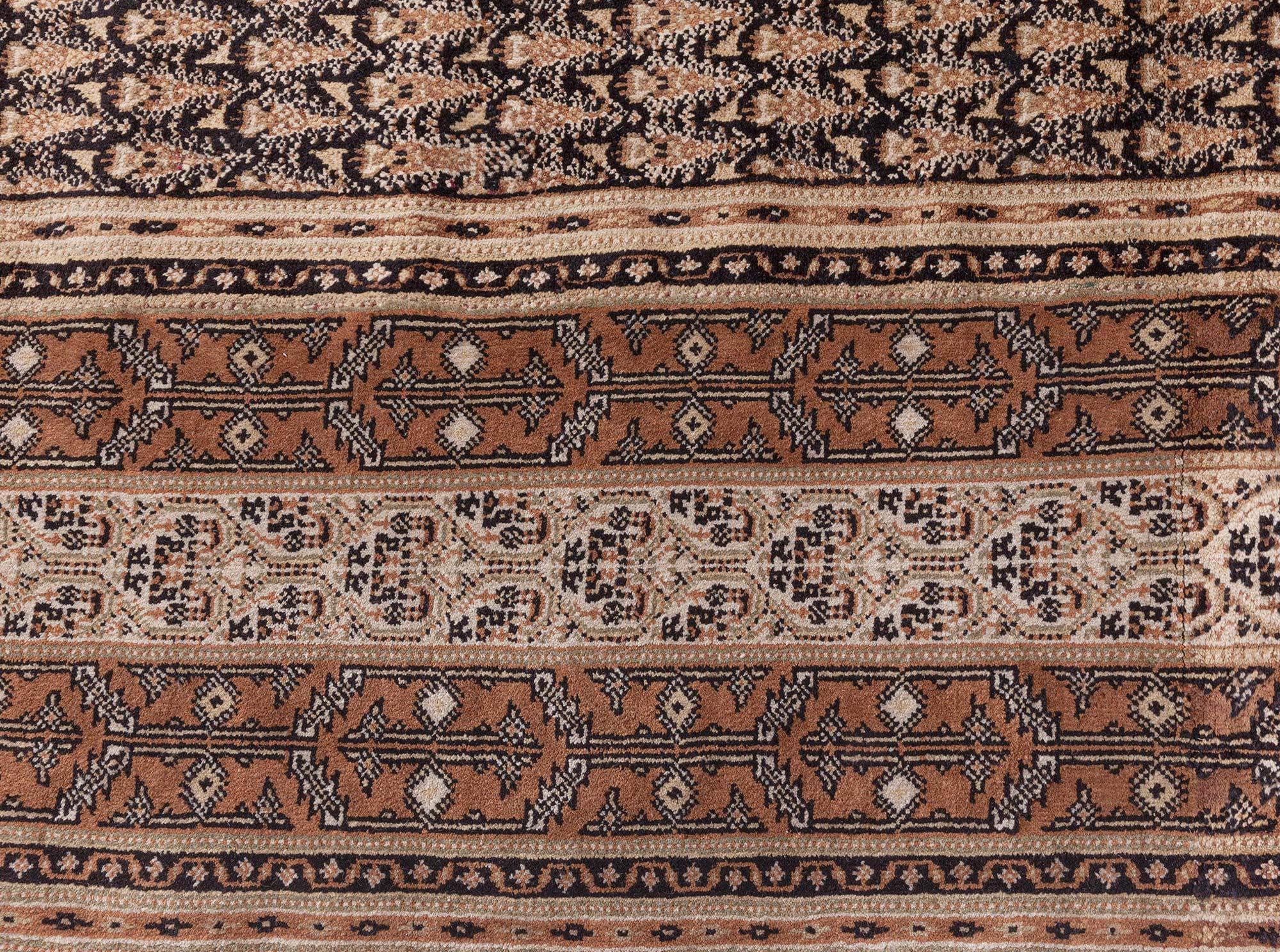 Doris Leslie Blauer antiker indischer Agra handgefertigter Teppich aus Wolle im Angebot 2