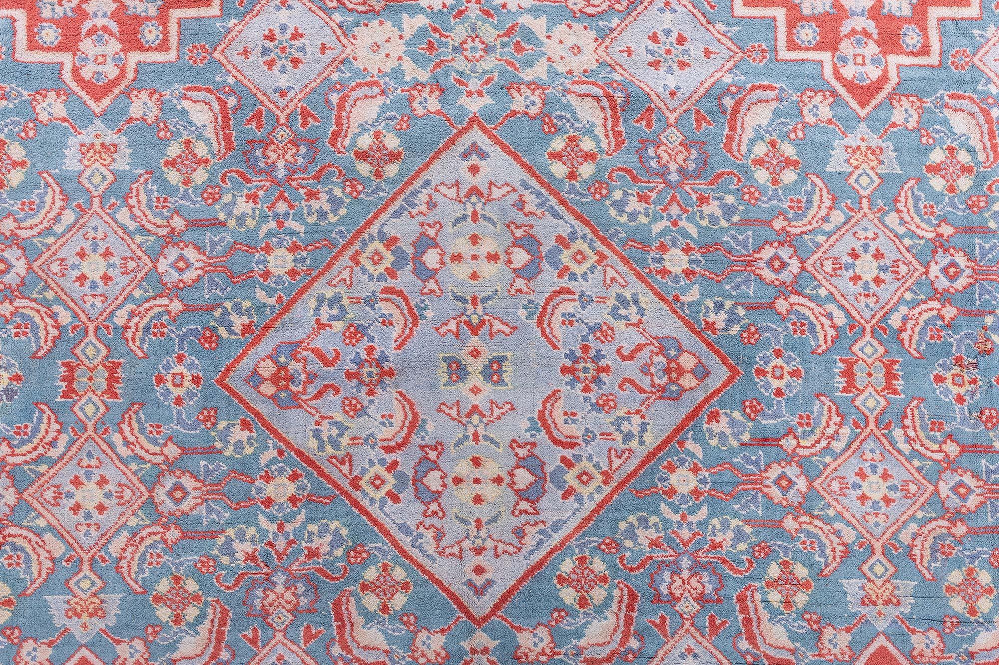 Doris Leslie Blauer antiker indischer Agra-Teppich in Rot und Blau, handgefertigt (Indisch) im Angebot