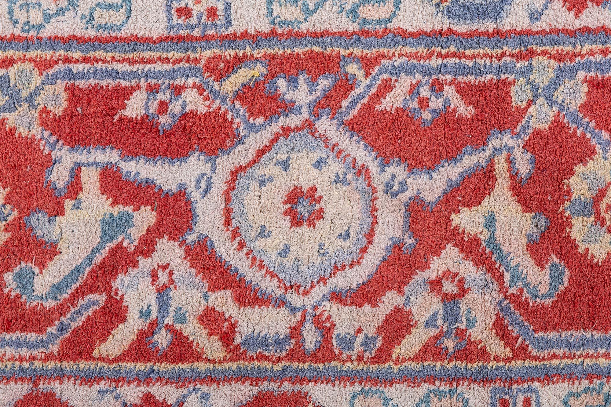 Doris Leslie Blauer antiker indischer Agra-Teppich in Rot und Blau, handgefertigt im Zustand „Gut“ im Angebot in New York, NY
