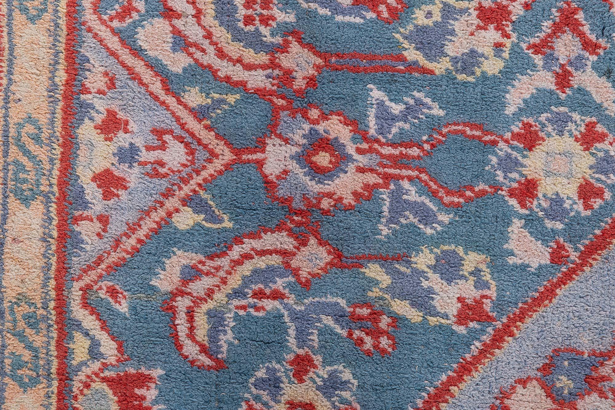 Doris Leslie Blauer antiker indischer Agra-Teppich in Rot und Blau, handgefertigt (Wolle) im Angebot