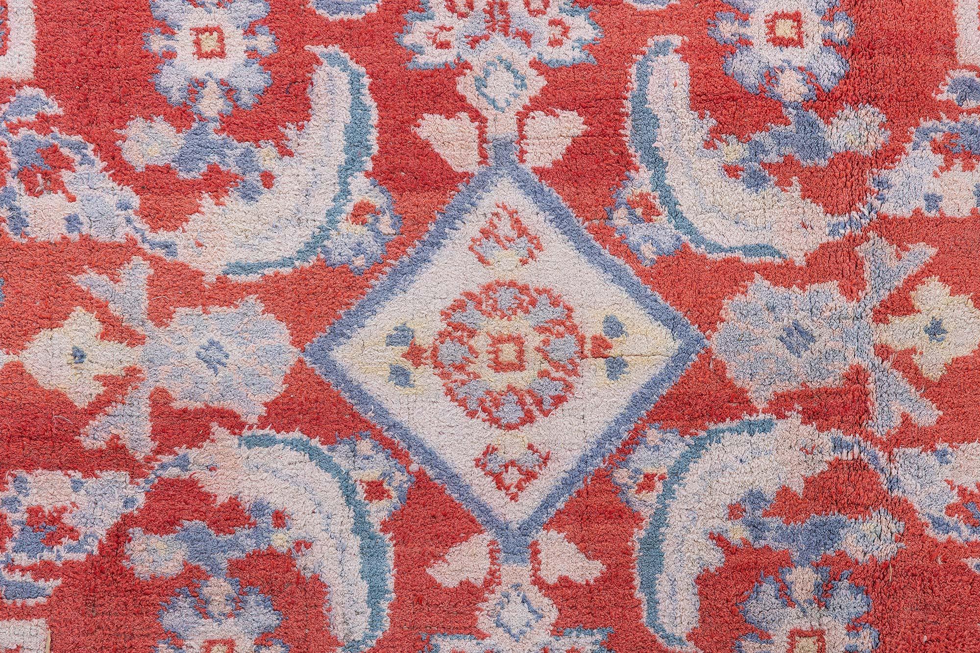 Doris Leslie Blauer antiker indischer Agra-Teppich in Rot und Blau, handgefertigt im Angebot 1