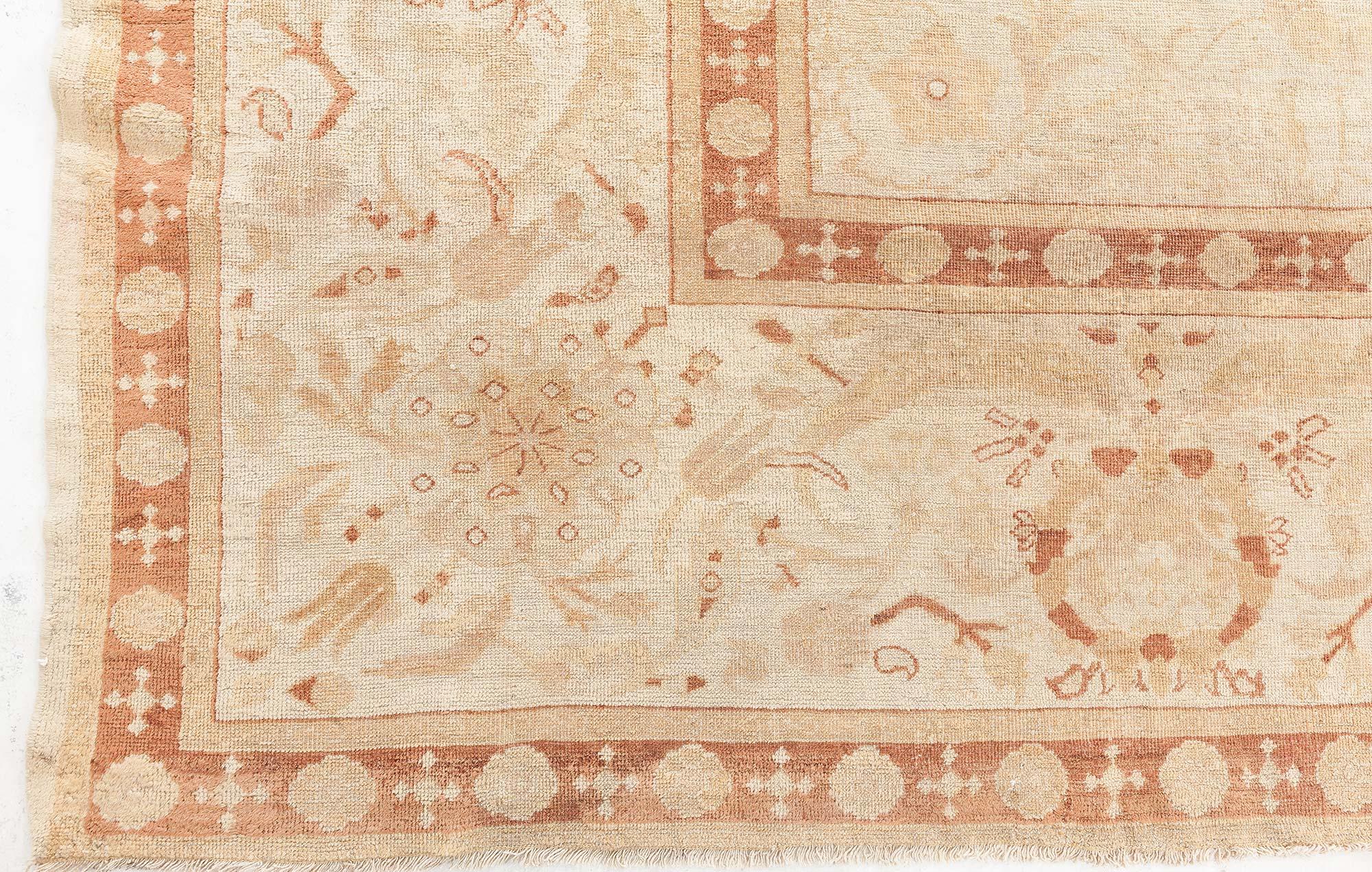 Antique Indian Amritsar Beige handmade wool rug
Size: 13'8