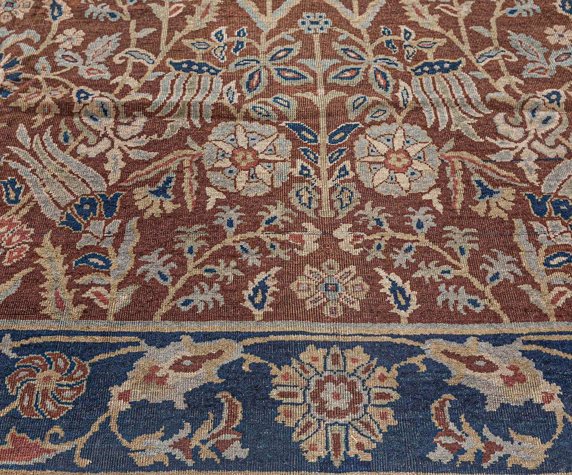 Alfombra antigua india de lana marrón hecha a mano por Doris Leslie Blau
Tamaño: 355 × 447 cm (11'8