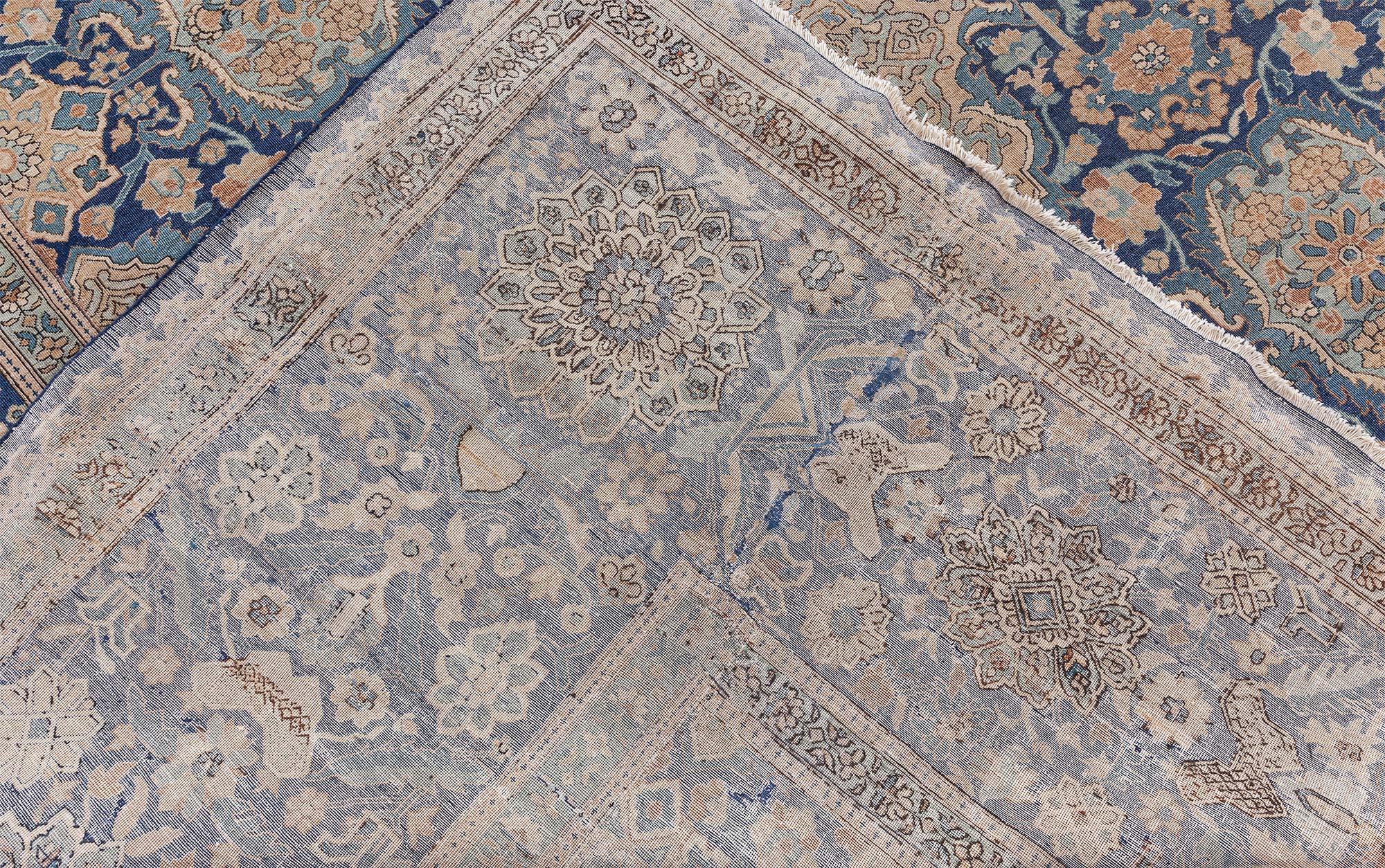Laine Tapis indien ancien noué à la main Doris Leslie Blau, taille ajustée en vente