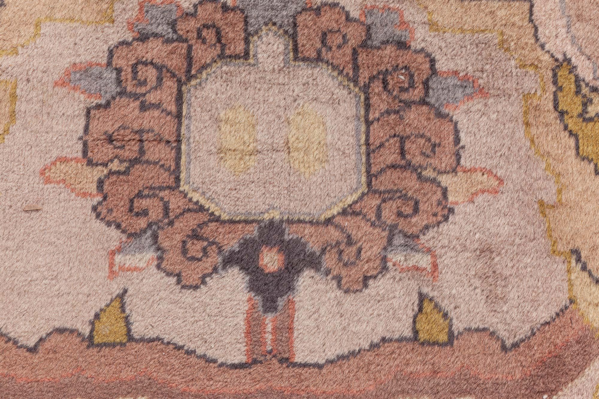 Tissé à la main Tapis indien ancien en laine fait à la main Doris Leslie Blau (taille ajustée) en vente