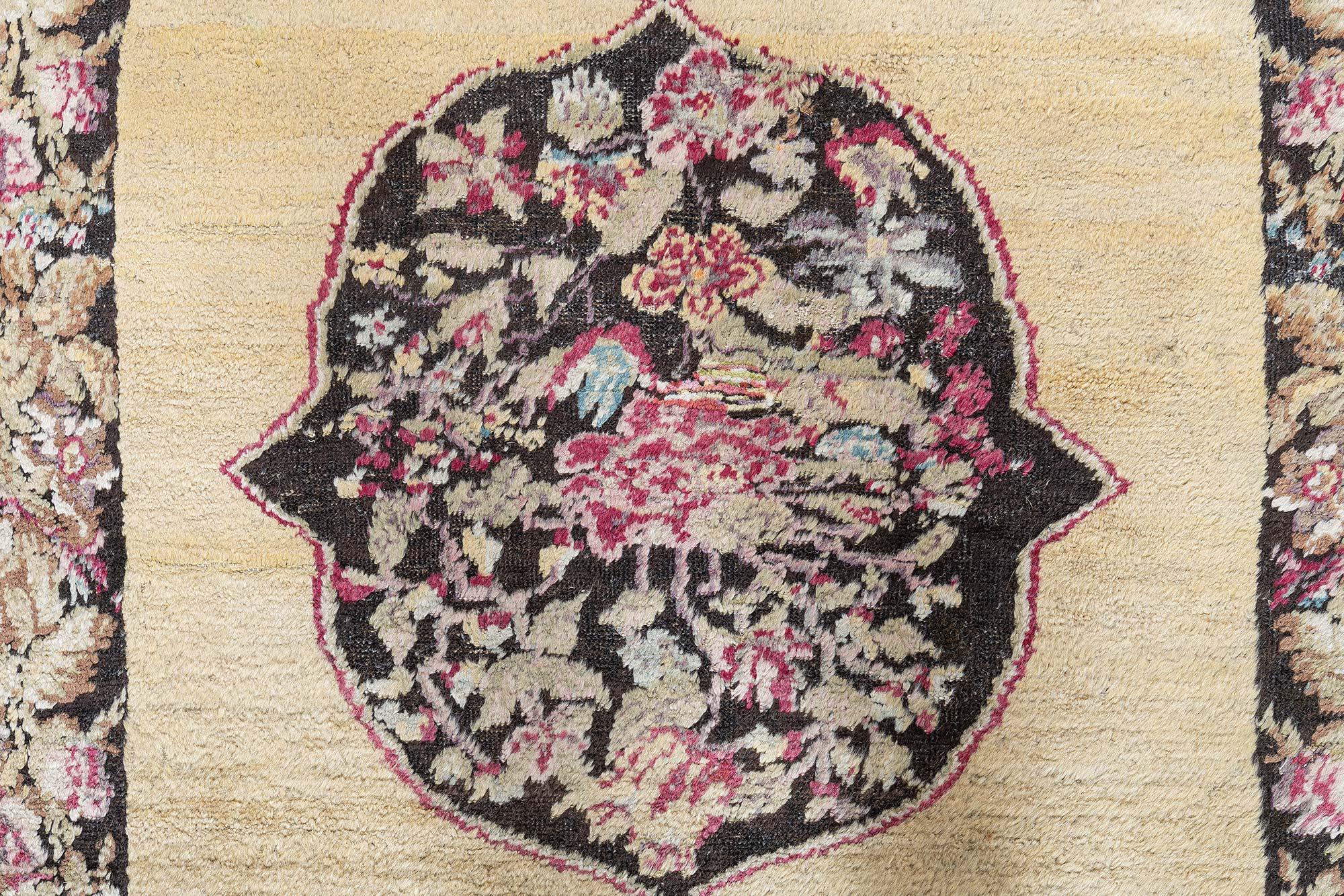 Lana Doris Leslie Blau Tappeto antico di Karabagh, 1920 circa in vendita