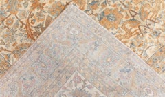 Doris Leslie Blau Tappeto antico Kirman floreale a trifoglio sabbia chiara - C.C. 1900