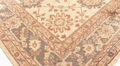 Tapis turc ancien Oushak à motifs floraux de Doris Leslie Blau, couleur crème-beige – vers 1930
