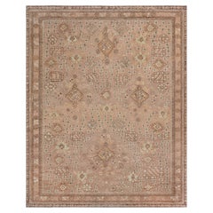 Tapis turc Oushak antique à motifs géométriques de Doris Leslie Blau, couleur beige chaud – vers 1920