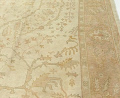 Tappeto turco Oushak antico con medaglione di Doris Leslie Blau, color beige chiaro - 1900 circa