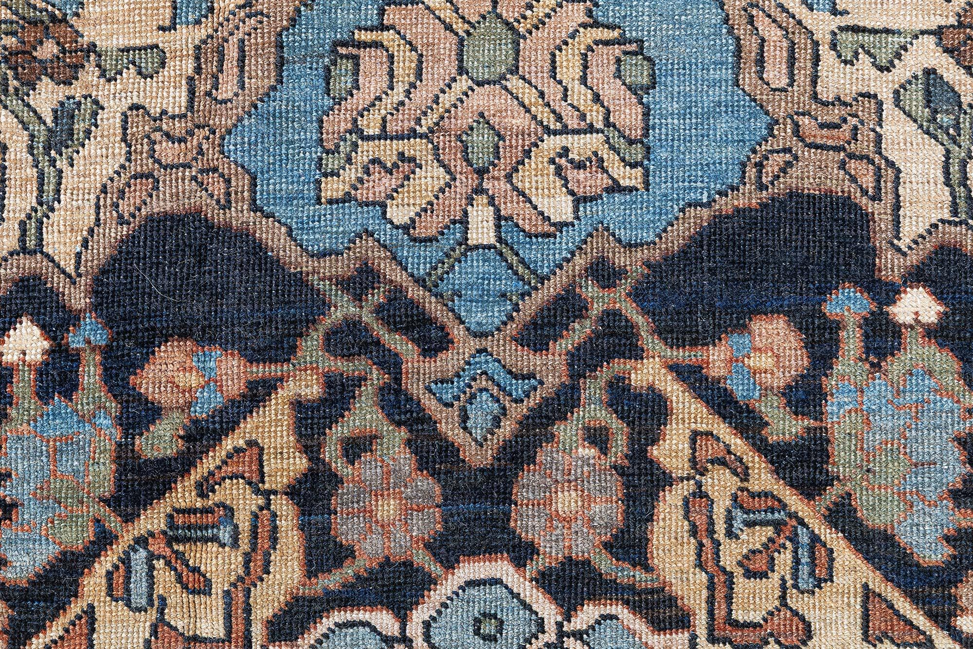 Noué à la main Doris Leslie Blau Tapis ancien surdimensionné en laine persane Bakhtiari en vente