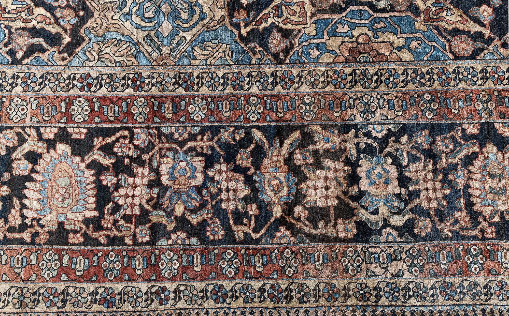 Doris Leslie Blau Tapis ancien surdimensionné en laine persane Bakhtiari Bon état - En vente à New York, NY