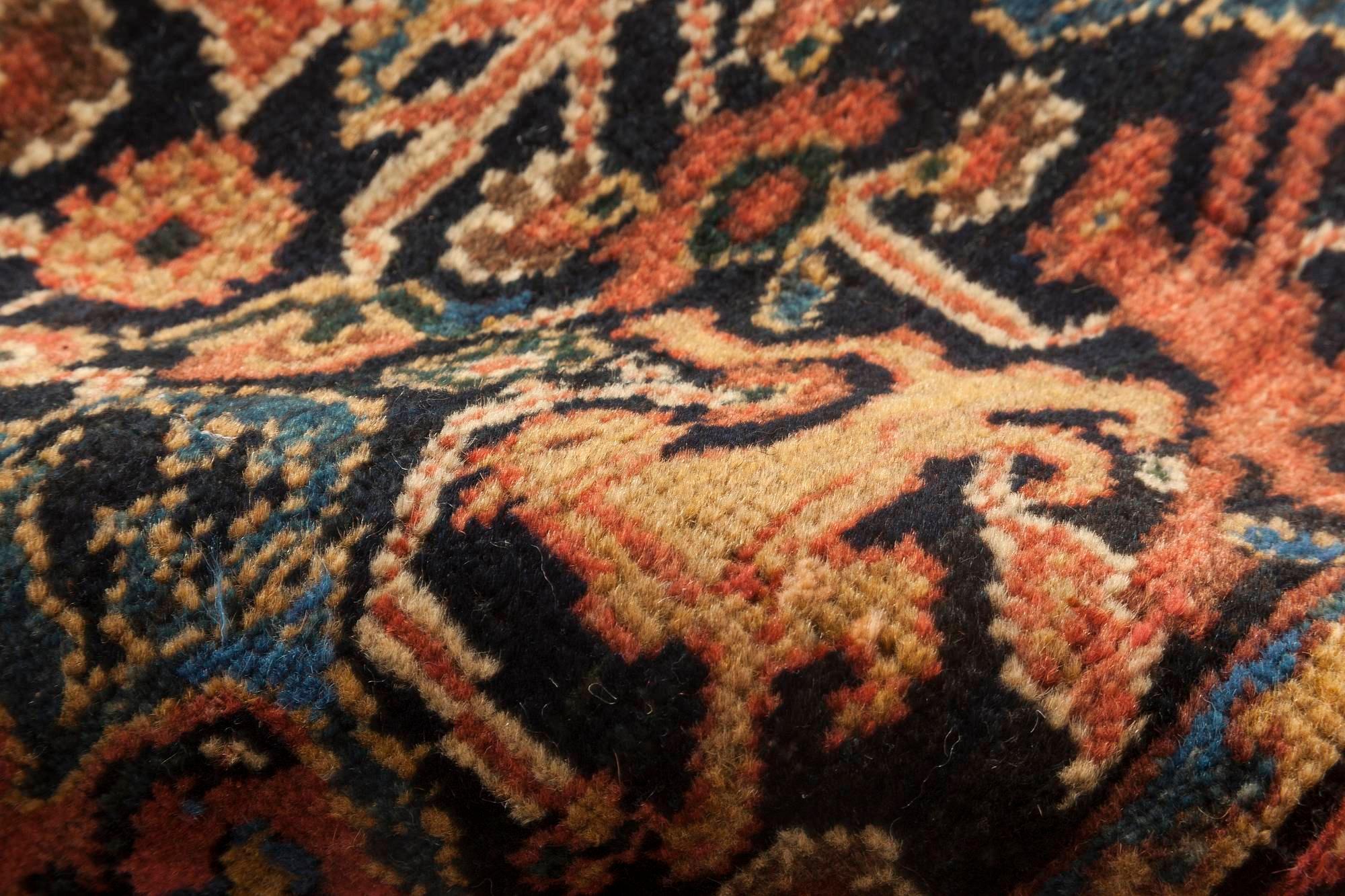 Tapis persan Feraghan ancien en laine fait main Doris Leslie Blau Bon état - En vente à New York, NY