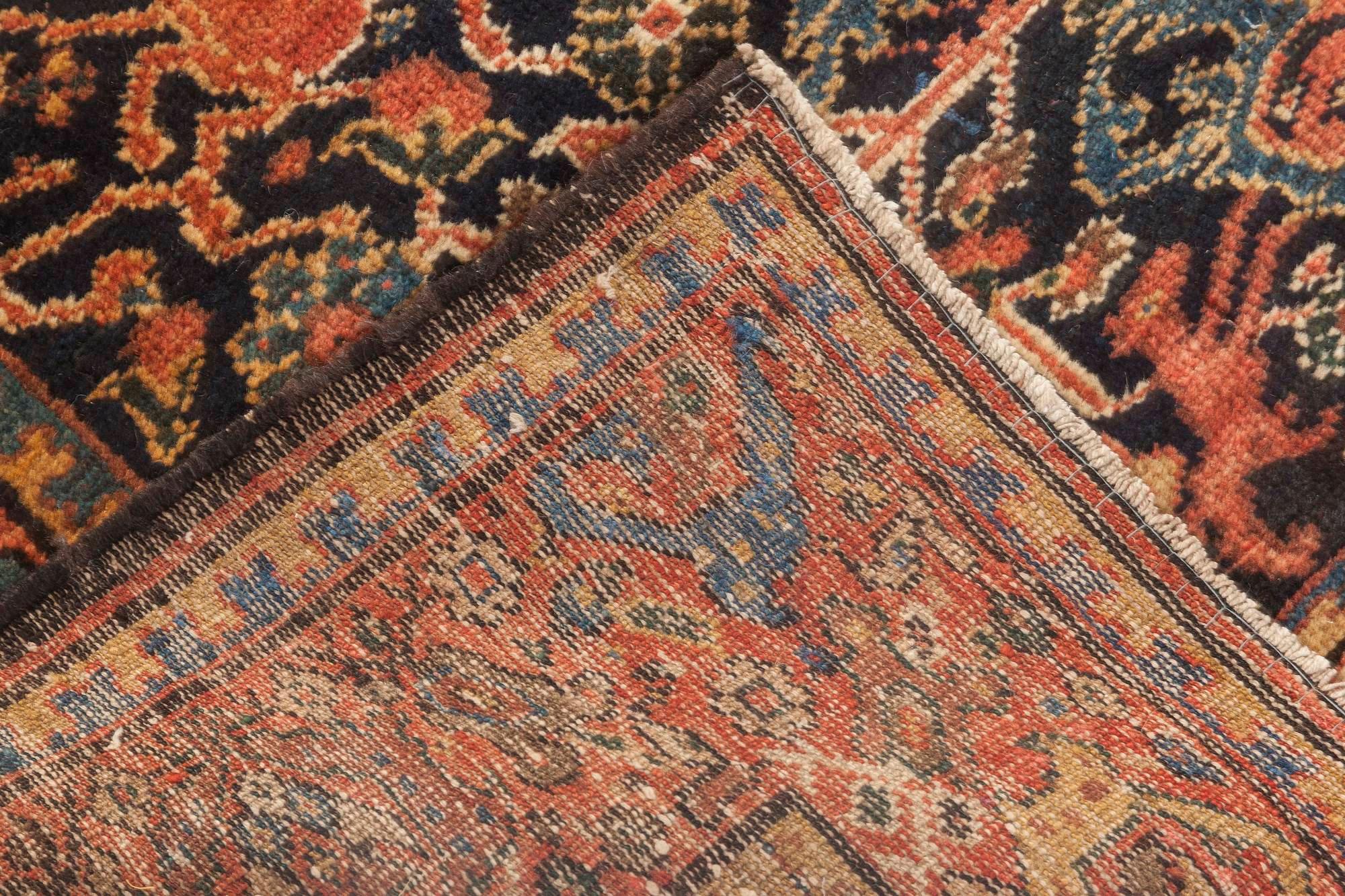 Laine Tapis persan Feraghan ancien en laine fait main Doris Leslie Blau en vente