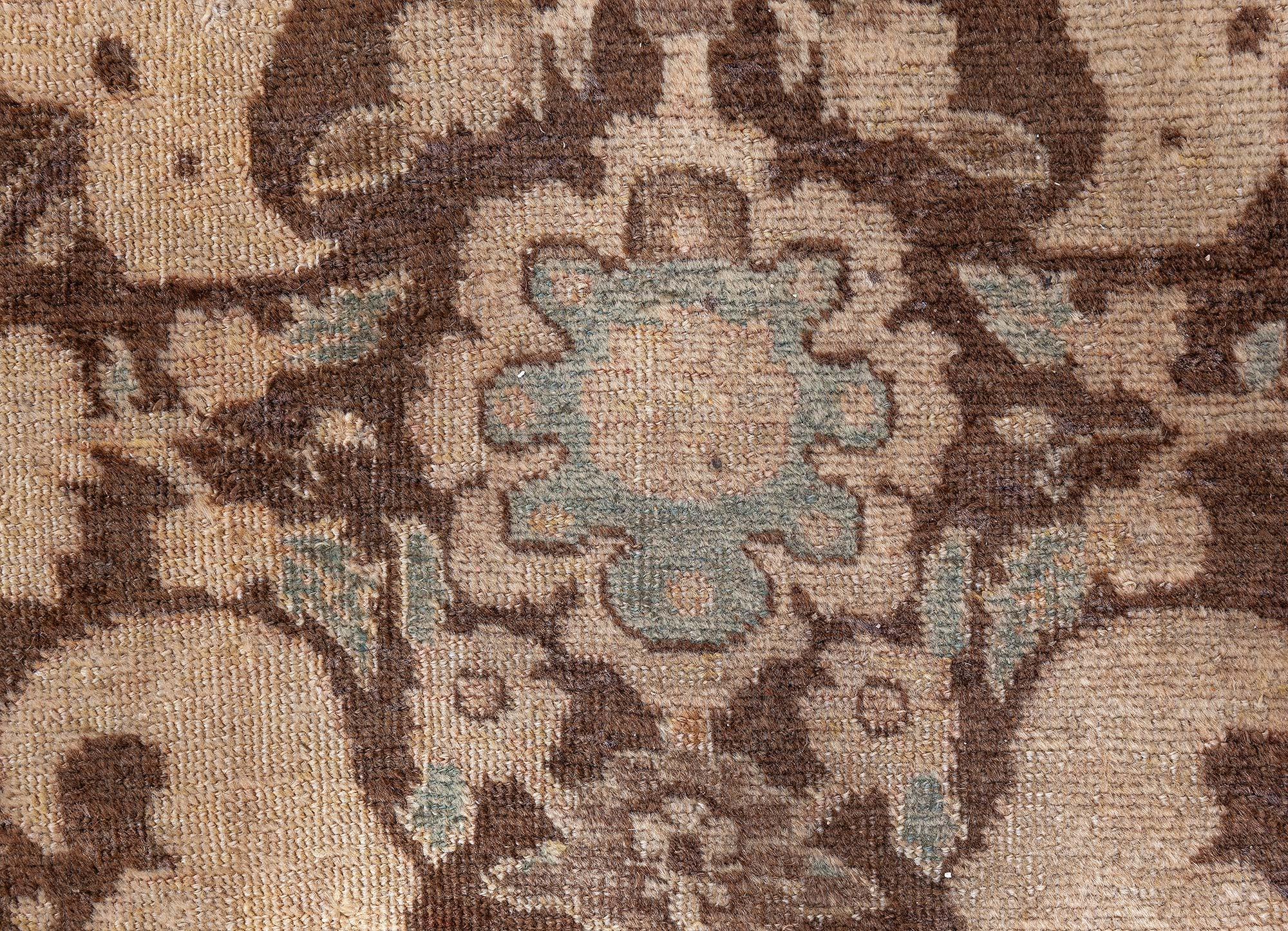 Tissé à la main Tapis persan ancien en laine fait à la main Doris Leslie Blau en vente
