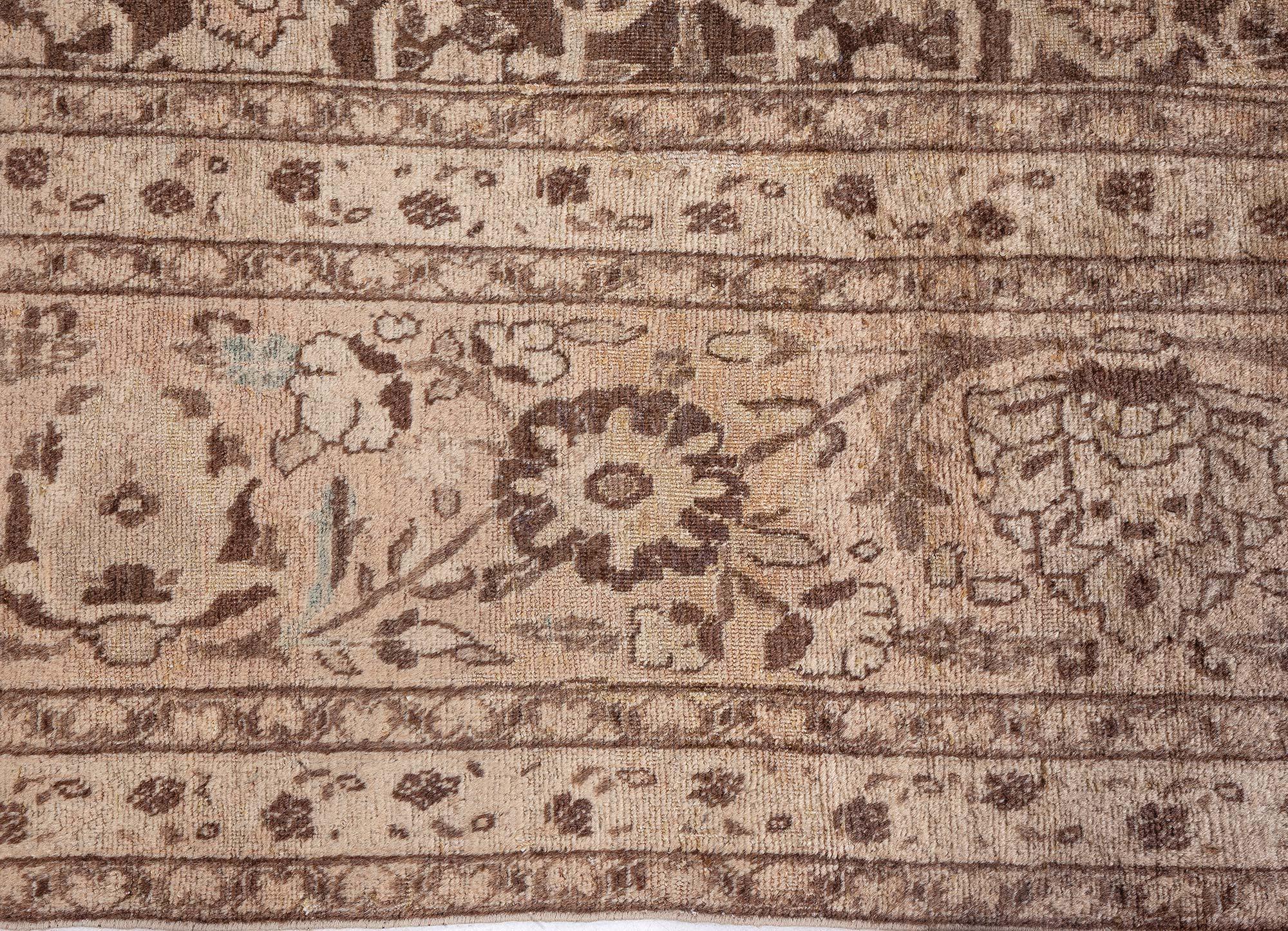 20ième siècle Tapis persan ancien en laine fait à la main Doris Leslie Blau en vente