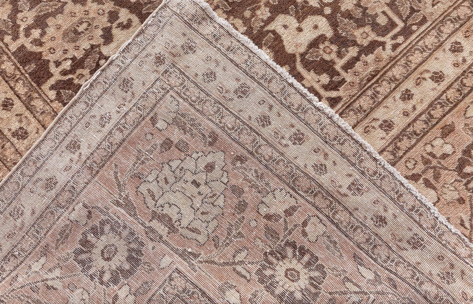 Laine Tapis persan ancien en laine fait à la main Doris Leslie Blau en vente