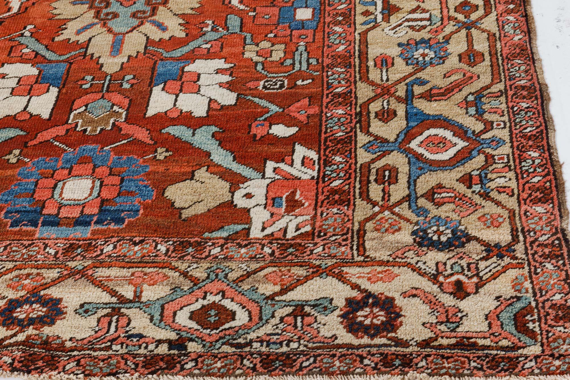 Antiker persischer Heriz-Teppich in Blau, Rosa, Rot, Weiß und Gelb
Größe: 11'0