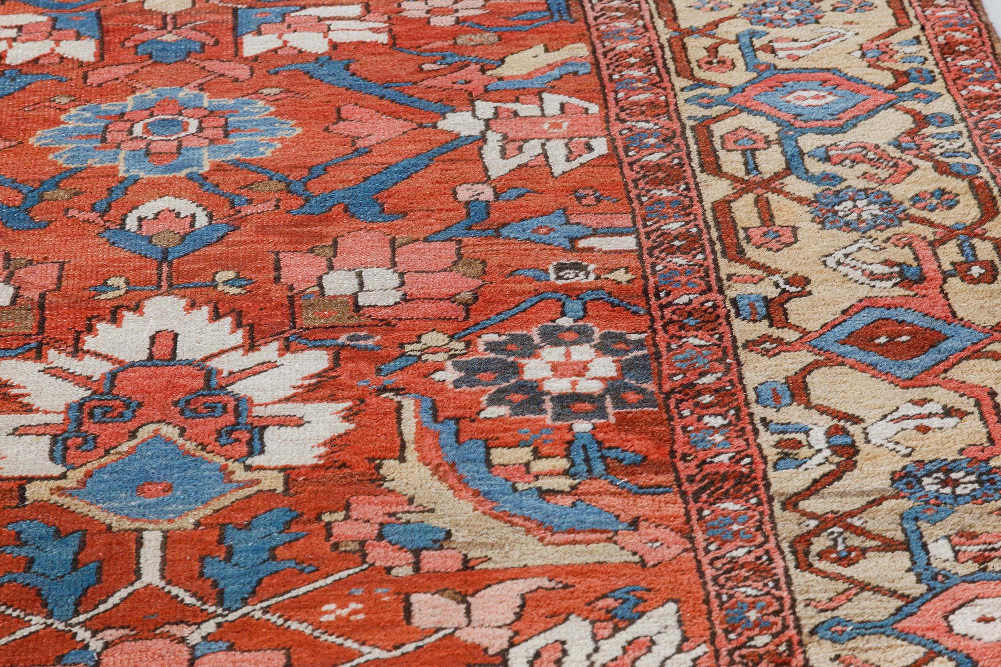 20ième siècle Tapis persan ancien Heriz en laine rouge Doris Leslie Blau en vente