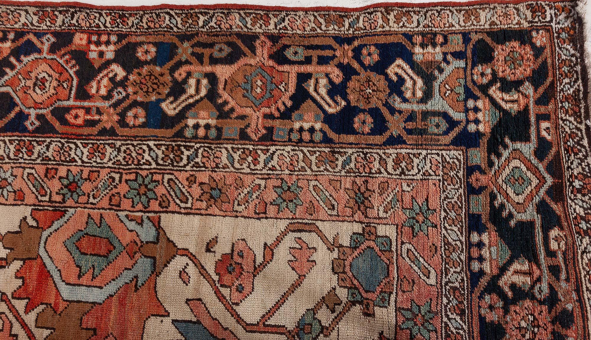 Doris Leslie Blauer antiker persischer Heriz-Teppich in Blau im Zustand „Gut“ im Angebot in New York, NY