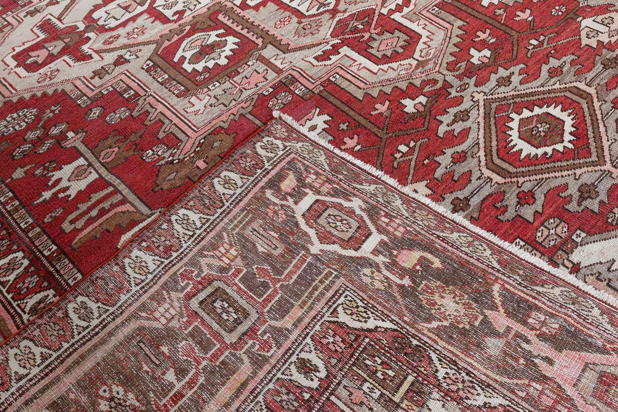 Doris Leslie Blauer antiker persischer Heriz-Teppich in Blau (Wolle) im Angebot