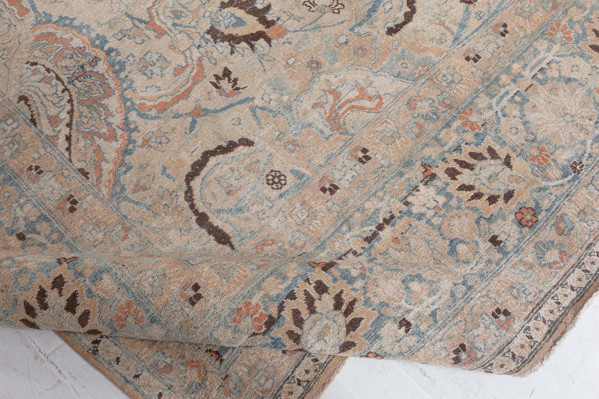 Tapis persan antique Khorassan en laine fait à la main Doris Leslie Blau Bon état - En vente à New York, NY