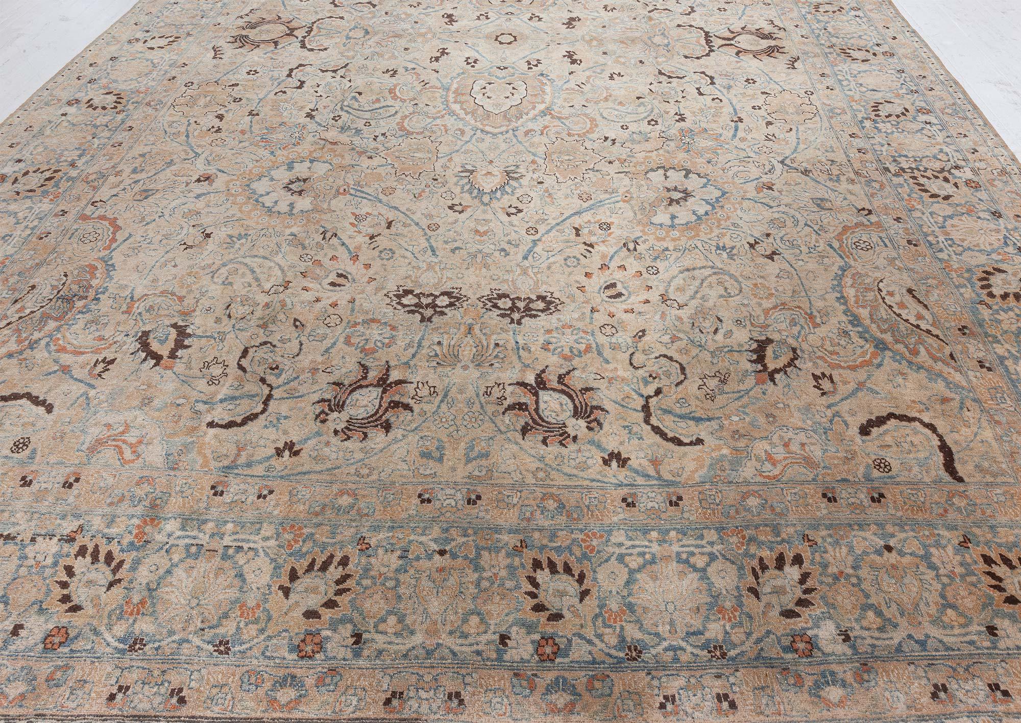 Laine Tapis persan antique Khorassan en laine fait à la main Doris Leslie Blau en vente