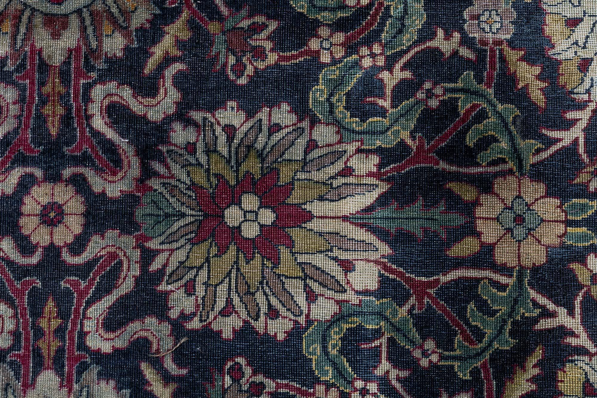 Doris Leslie Blauer antiker persischer Kirman Botanic Handgefertigter Wollteppich (20. Jahrhundert) im Angebot