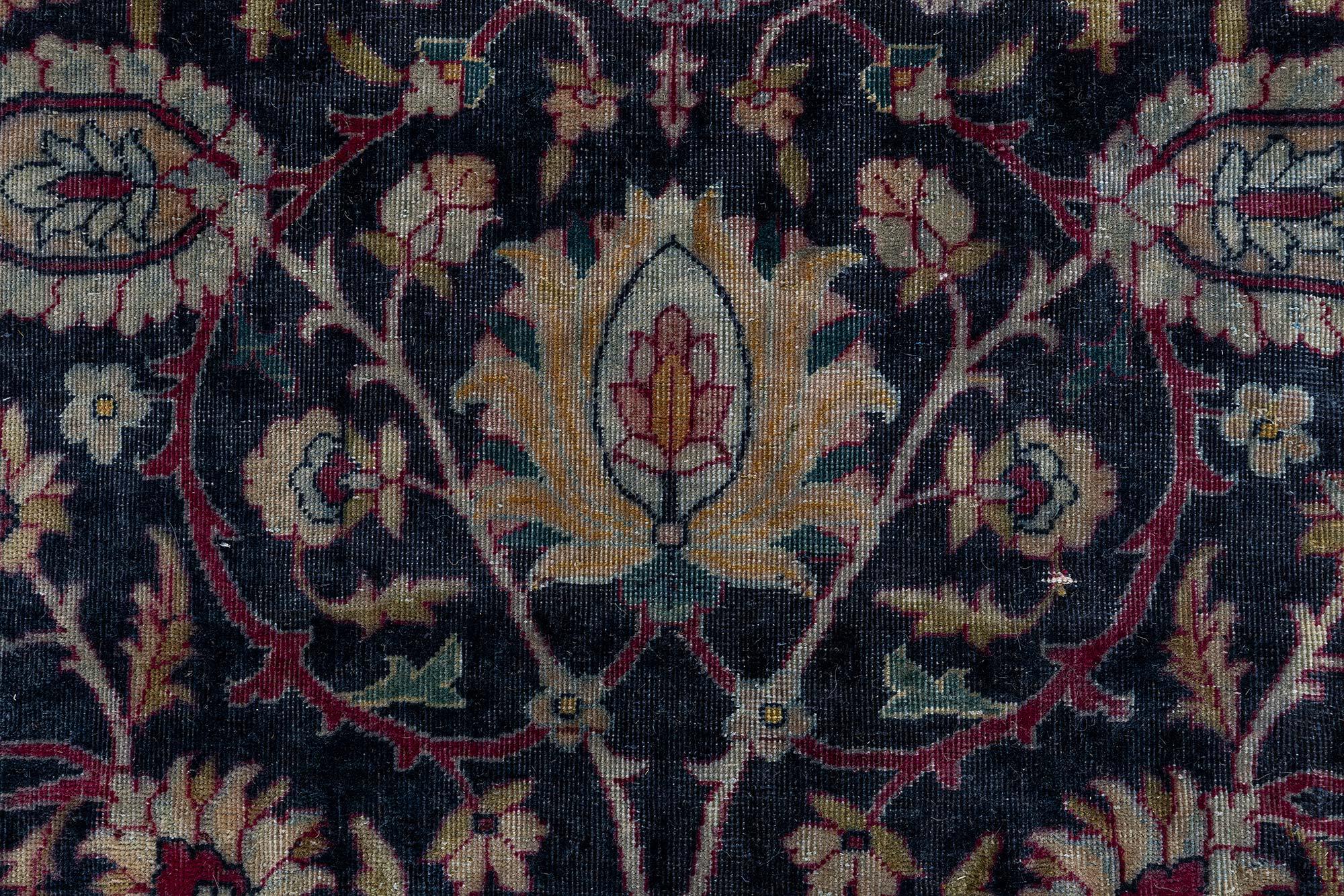 Doris Leslie Blauer antiker persischer Kirman Botanic Handgefertigter Wollteppich (Wolle) im Angebot