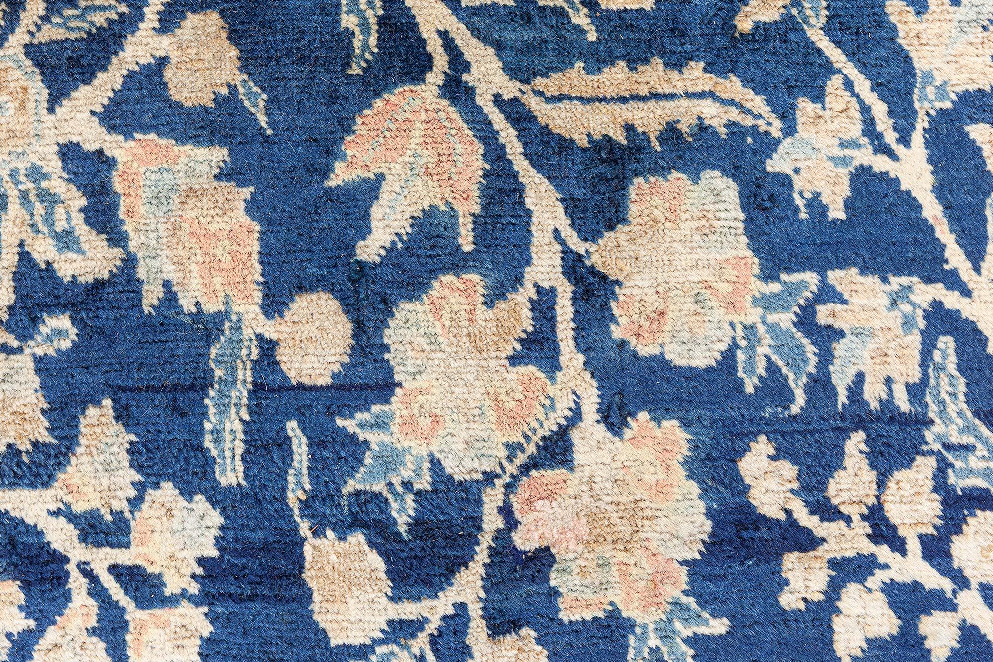Doris Leslie Blauer antiker persischer Kirman Handgefertigter Teppich aus Wolle im Zustand „Gut“ im Angebot in New York, NY