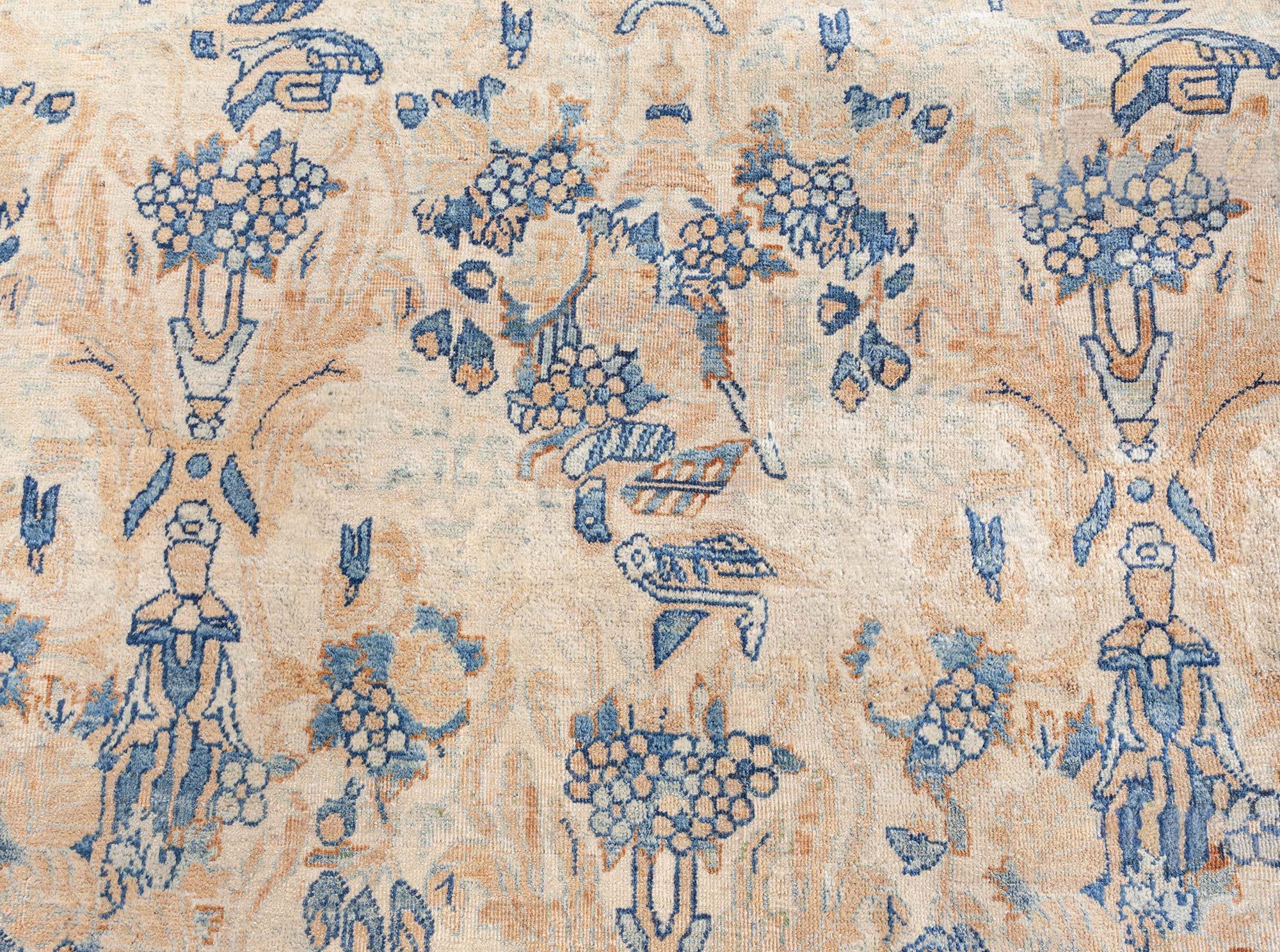 Tappeto in lana antico persiano Kirman fatto a mano Doris Leslie Blau In condizioni buone in vendita a New York, NY