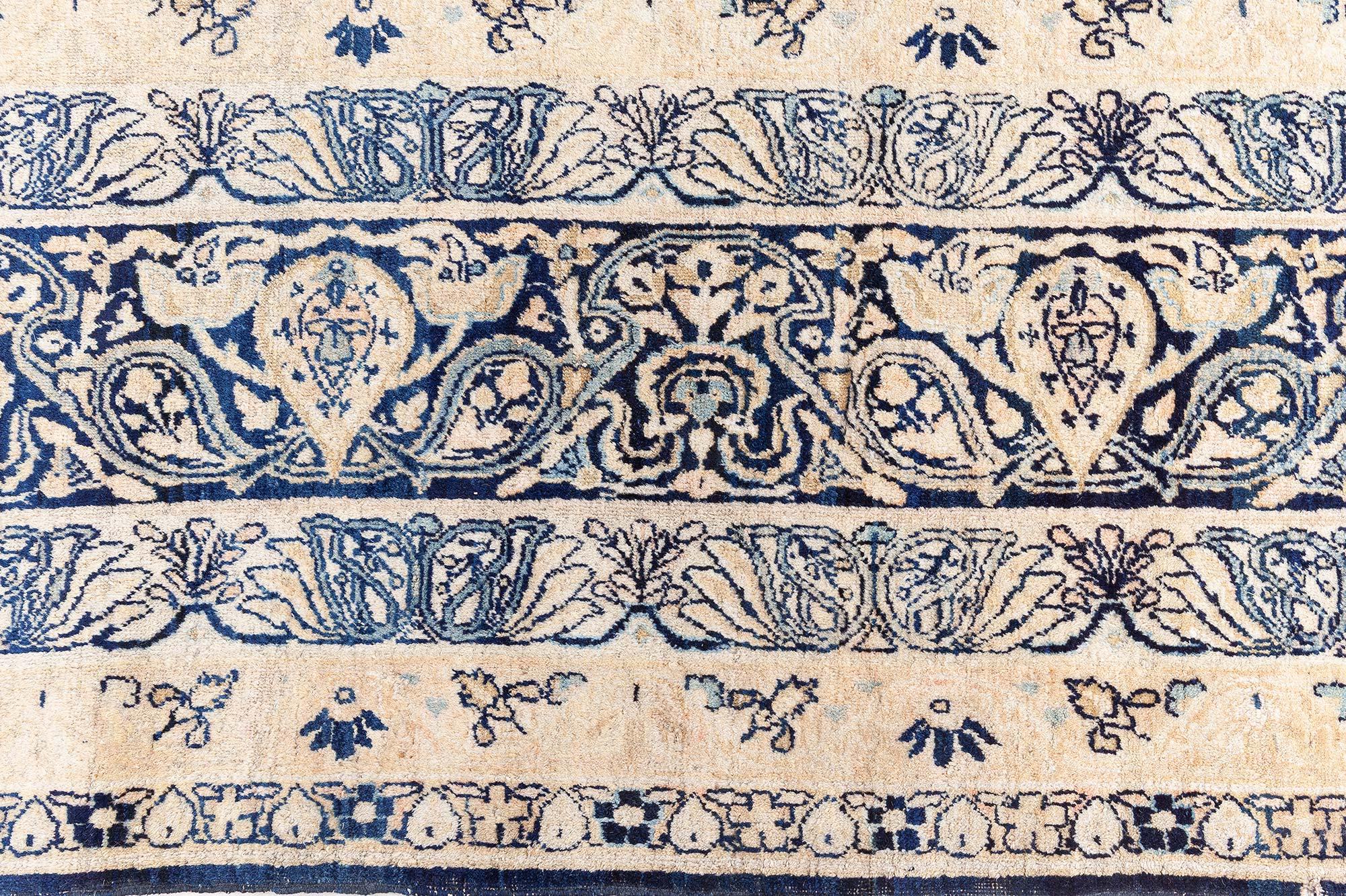 20ième siècle Tapis persan Kirman ancien fait à la main Doris Leslie Blau en vente