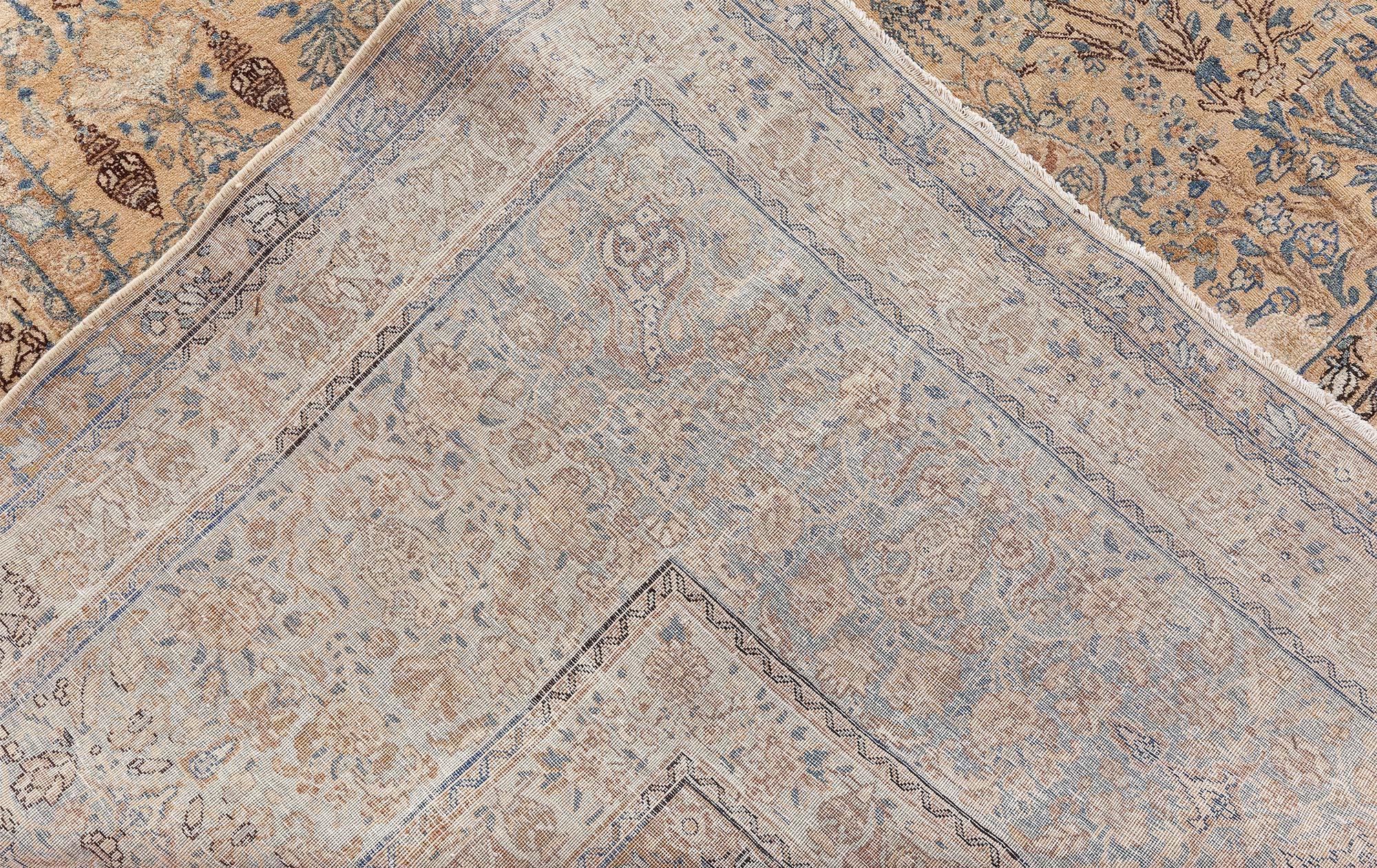 Tapis persan Kirman ancien fait à la main Doris Leslie Blau en vente 1