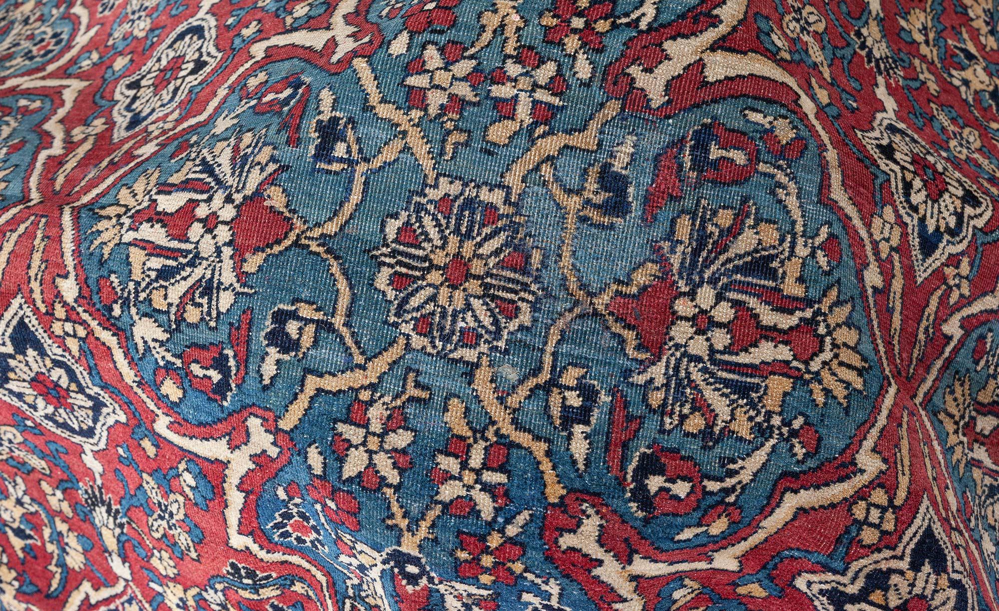 Laine Tapis persan Kirman ancien rouge bleu beige Doris Leslie Blau en vente