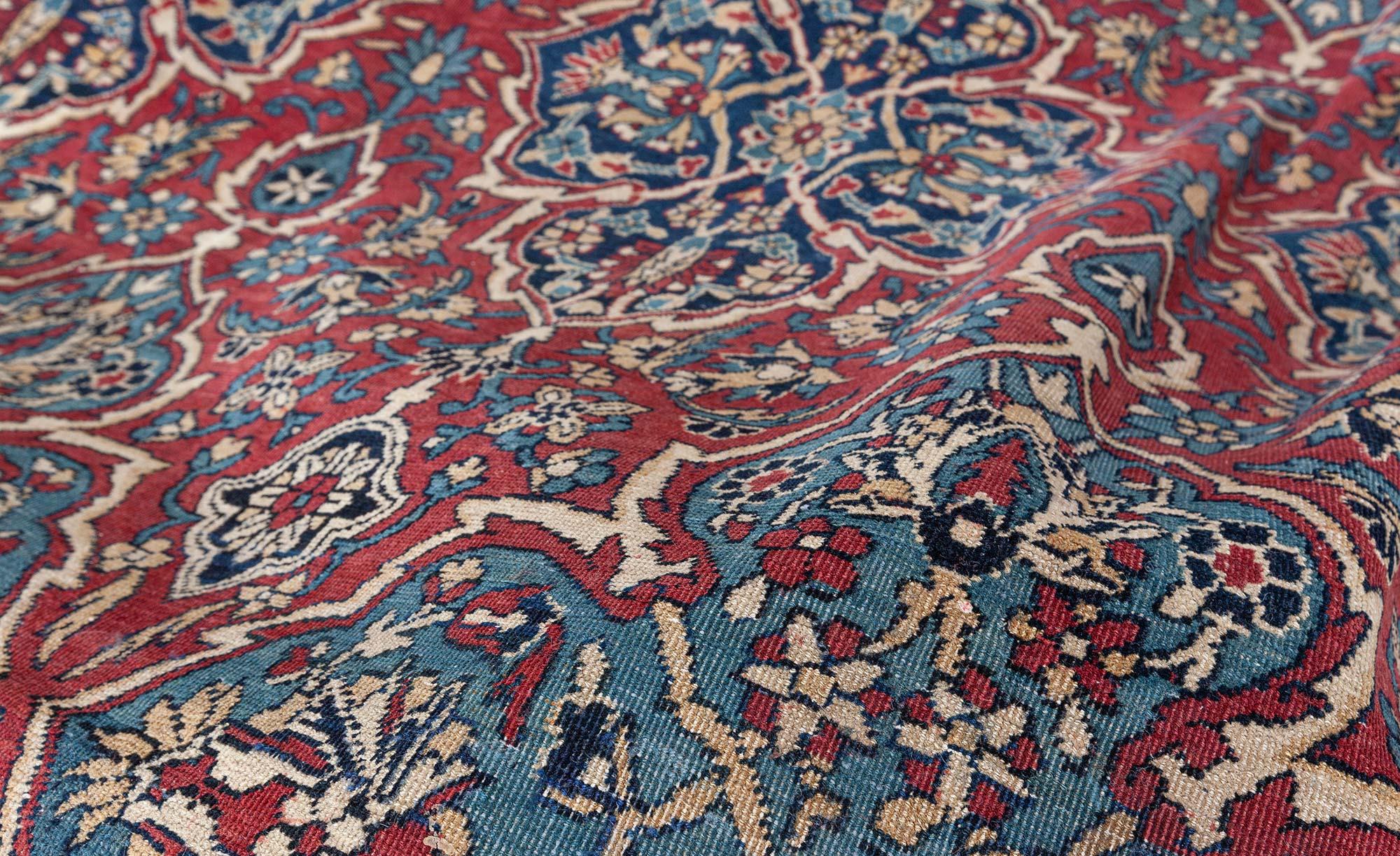 Tapis persan Kirman ancien rouge bleu beige Doris Leslie Blau en vente 1