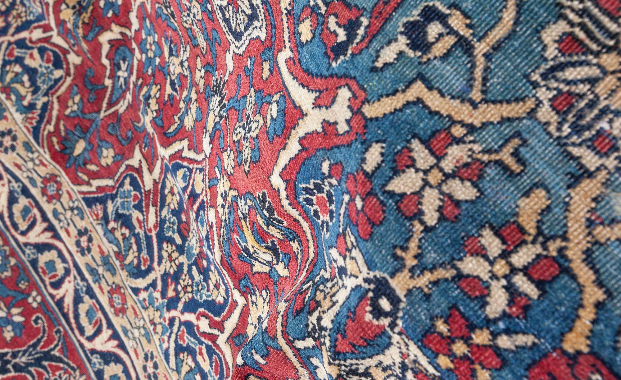 Tapis persan Kirman ancien rouge bleu beige Doris Leslie Blau en vente 2