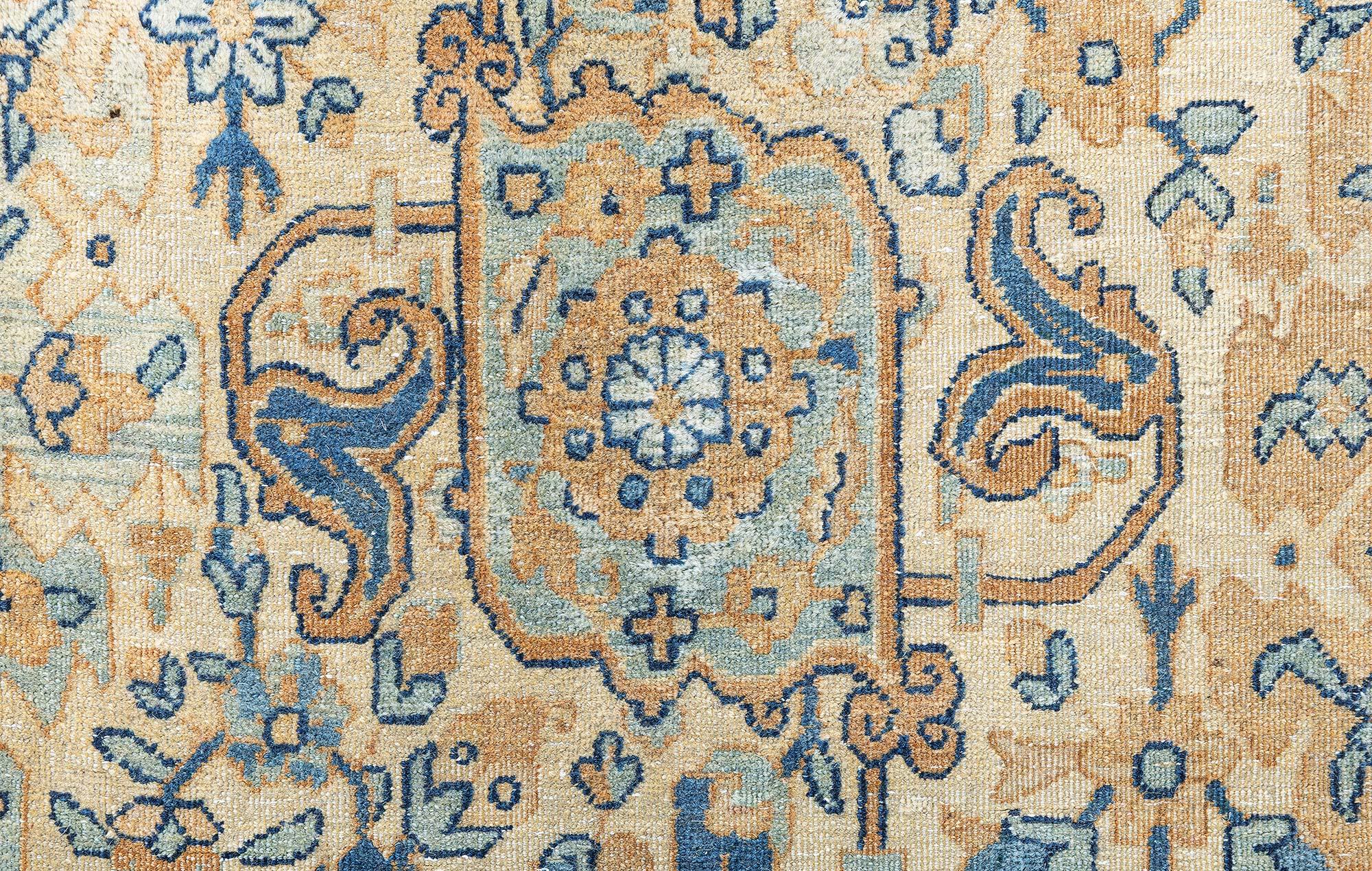 Doris Leslie Blauer antiker persischer Kirman Gelber handgefertigter Wollteppich (Handgeknüpft) im Angebot