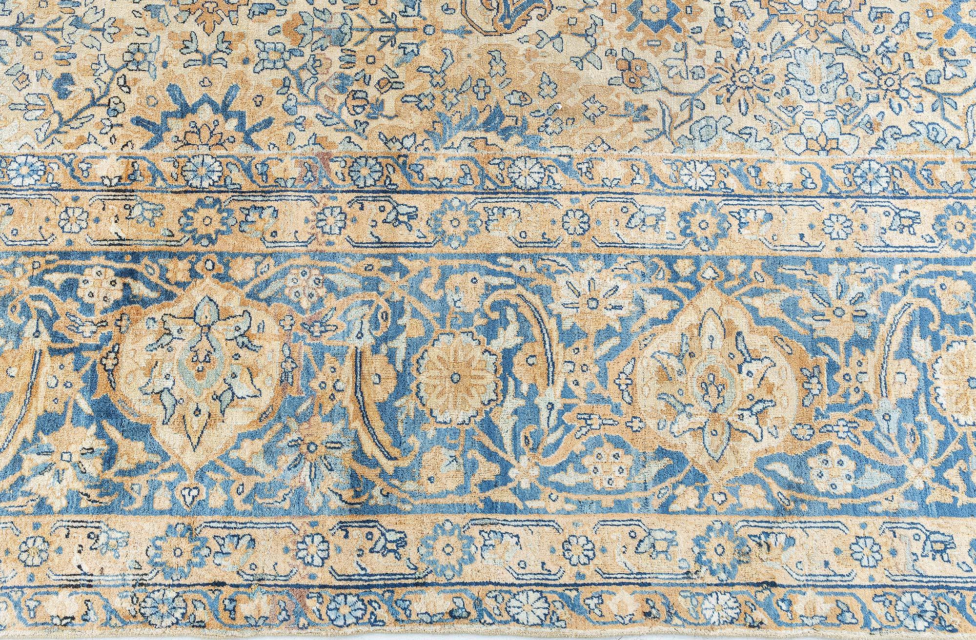 Doris Leslie Blauer antiker persischer Kirman Gelber handgefertigter Wollteppich (Wolle) im Angebot