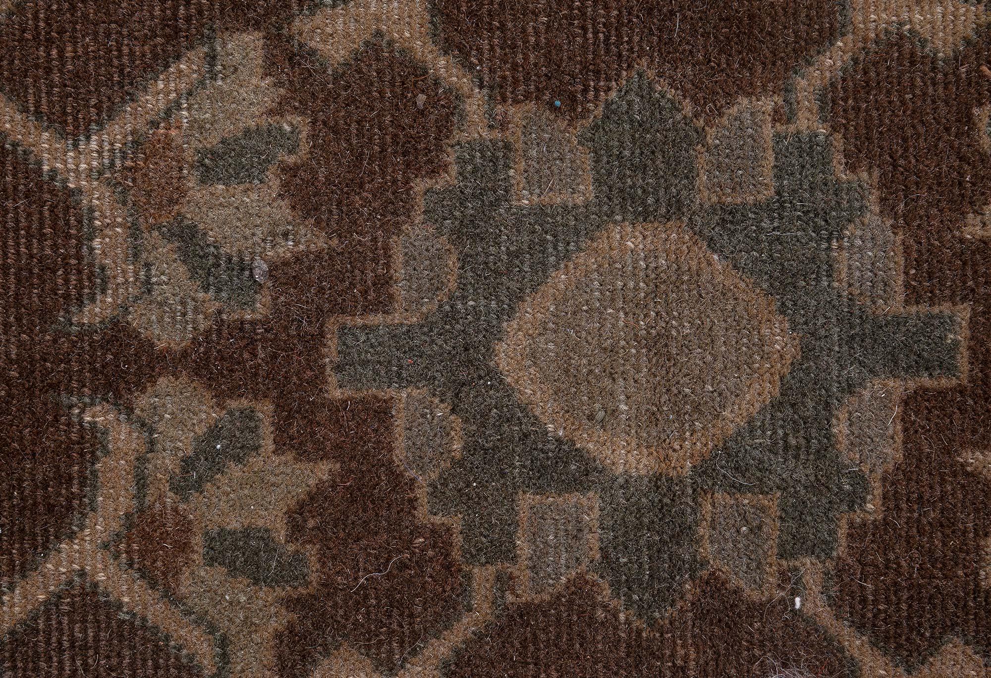 Doris Leslie Blau Tappeto antico persiano Sarouk Botanic Marrone in lana fatto a mano
Dimensioni: 9'0
