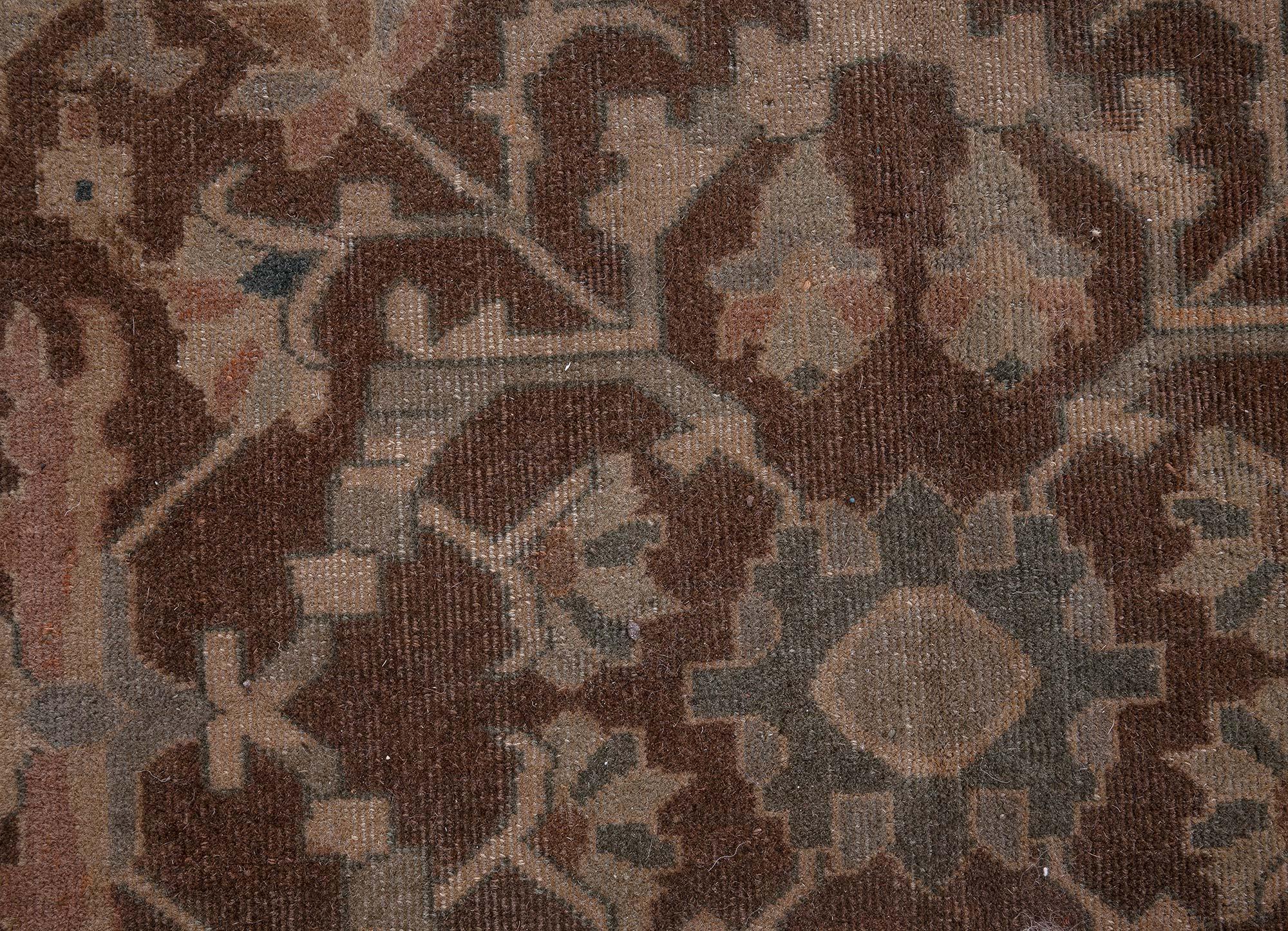Doris Leslie Blau Tappeto antico persiano Sarouk Botanic Marrone in lana fatto a mano in vendita 1