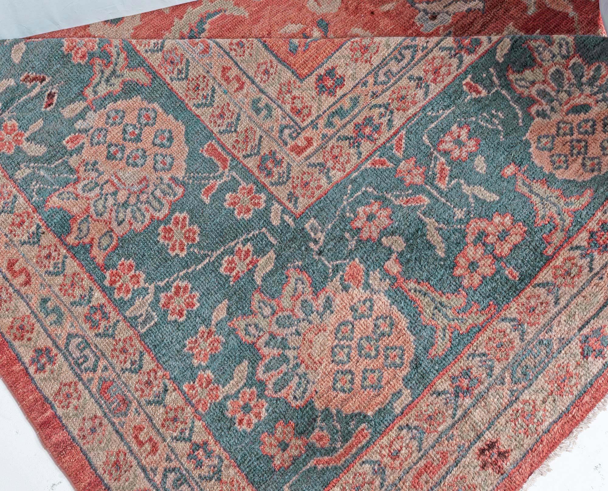 Doris Leslie Blauer antiker persischer Sultanabad-Roter handgefertigter Wollteppich (20. Jahrhundert) im Angebot